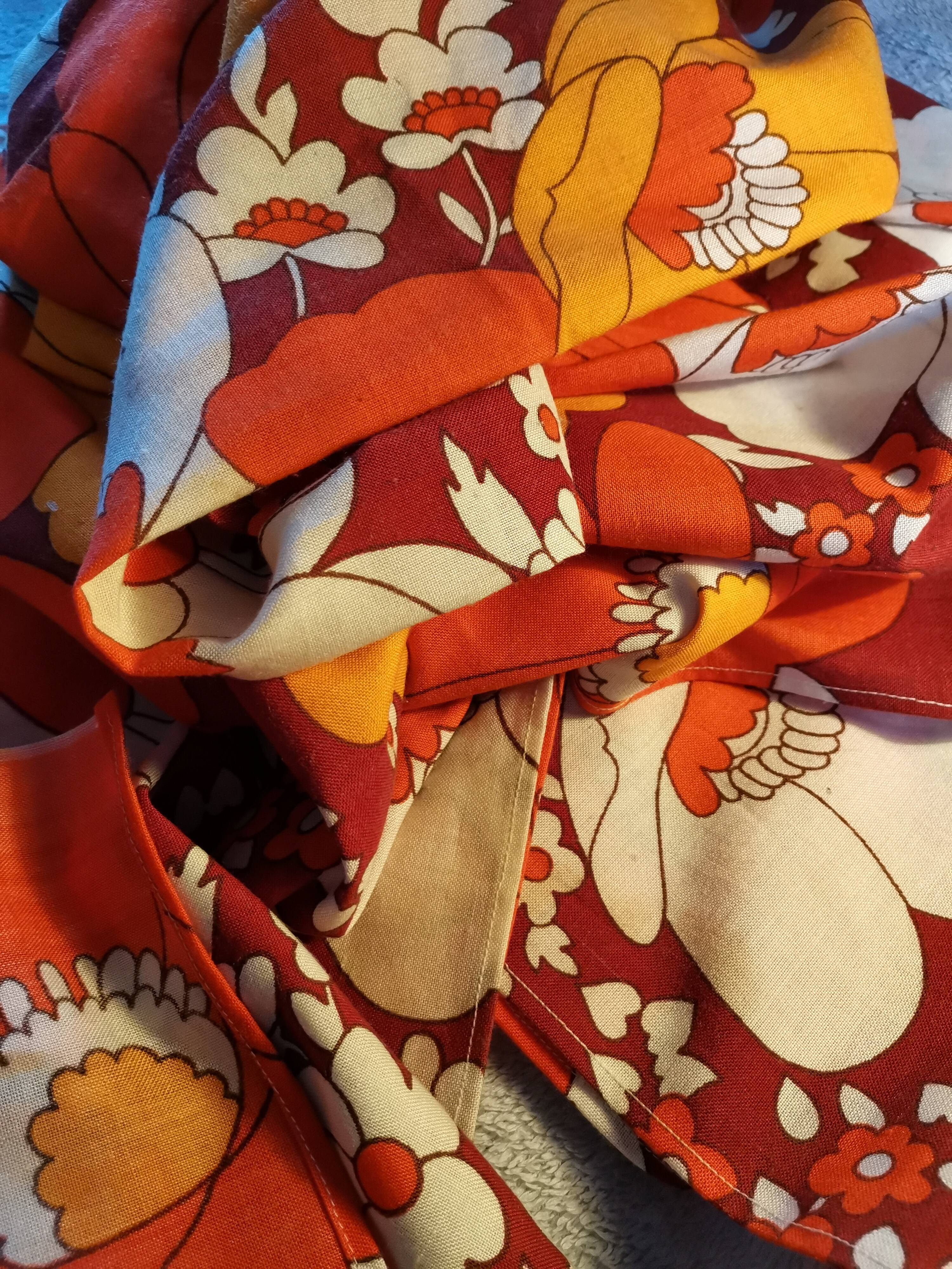 Nappe fleurs orange, 165x160 cm