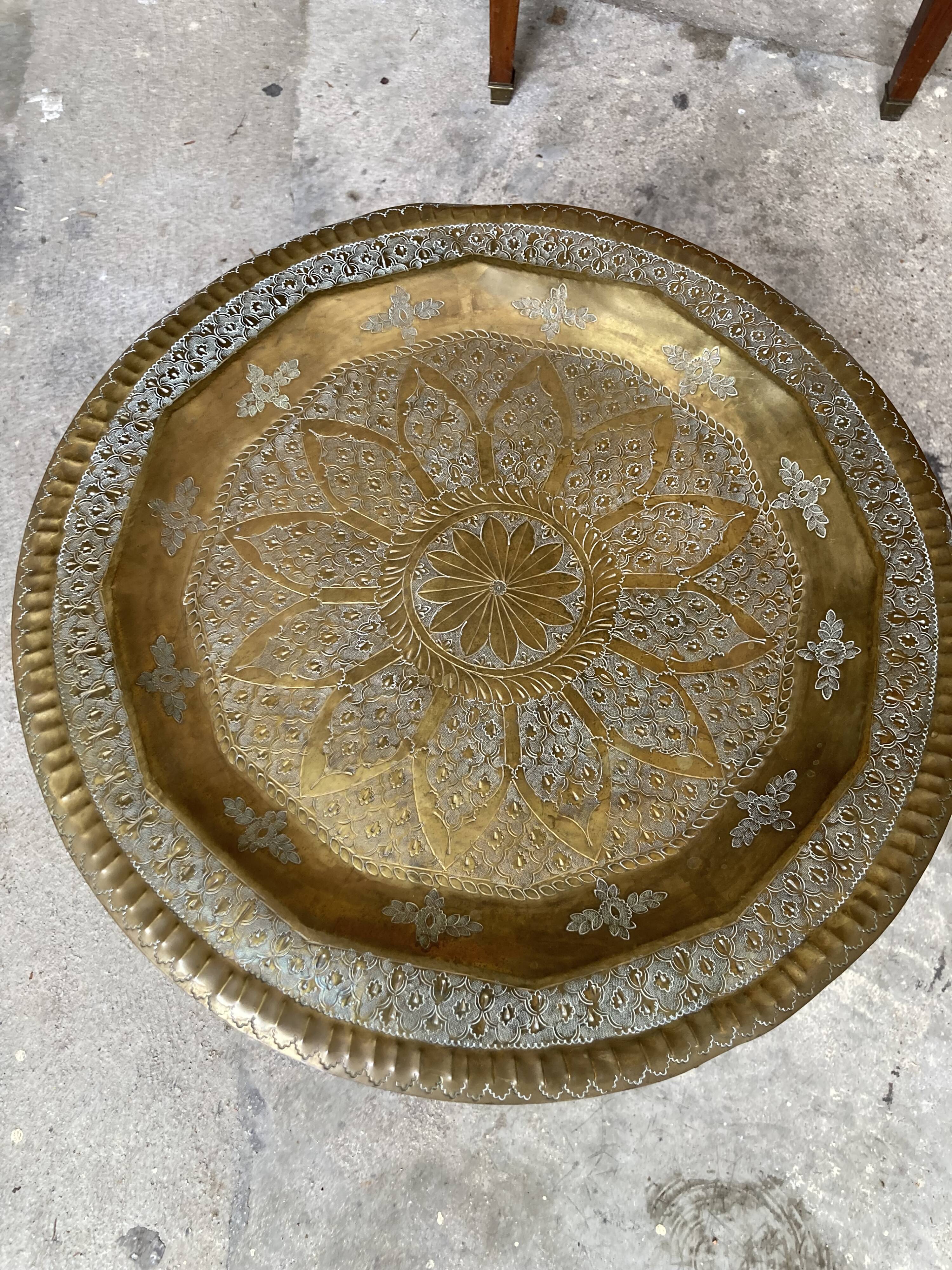 Table basse marocaine plateau cuivre