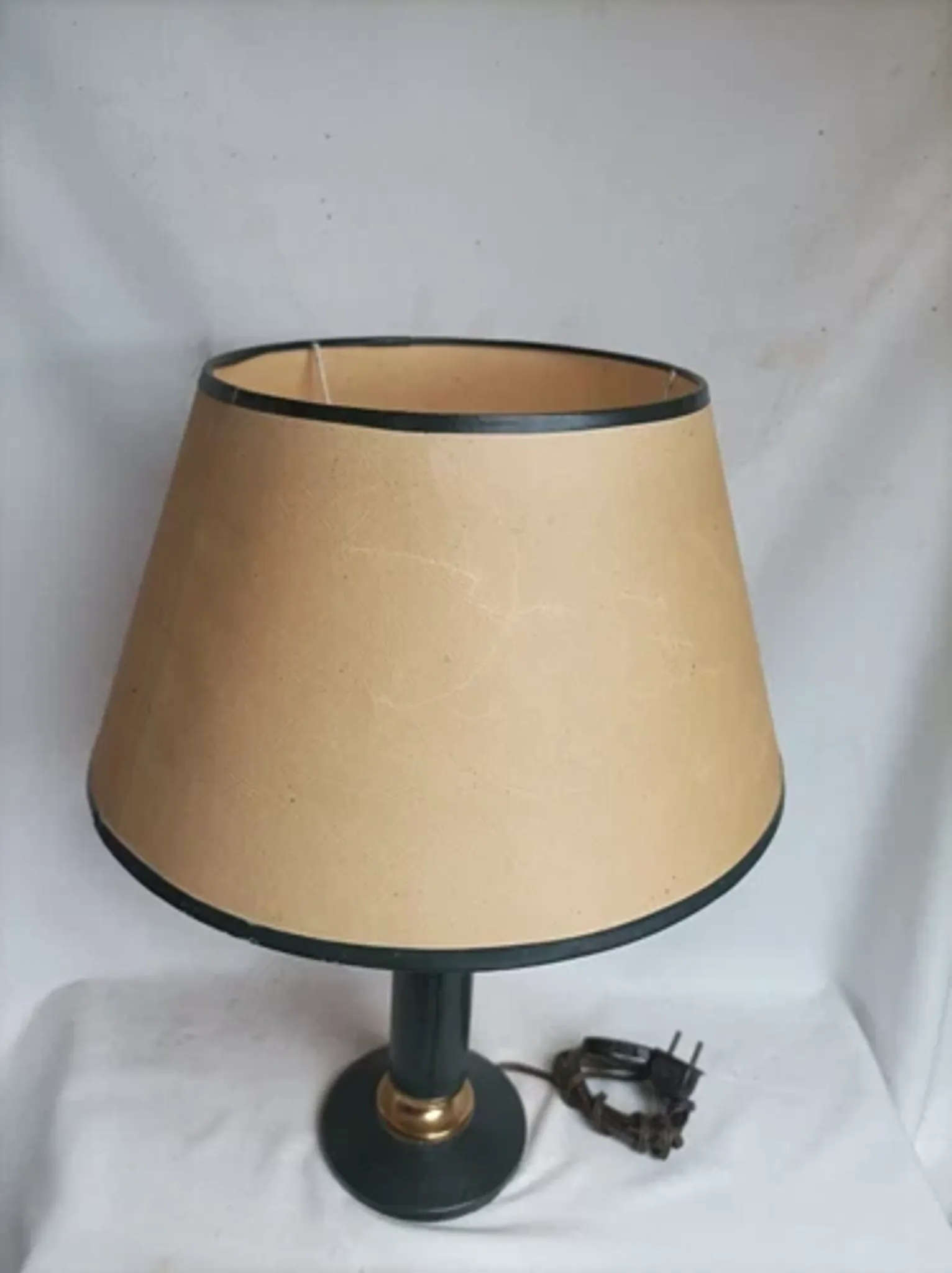 Vintage table lamp base from the 1970s/1980s in leather - in working condition.