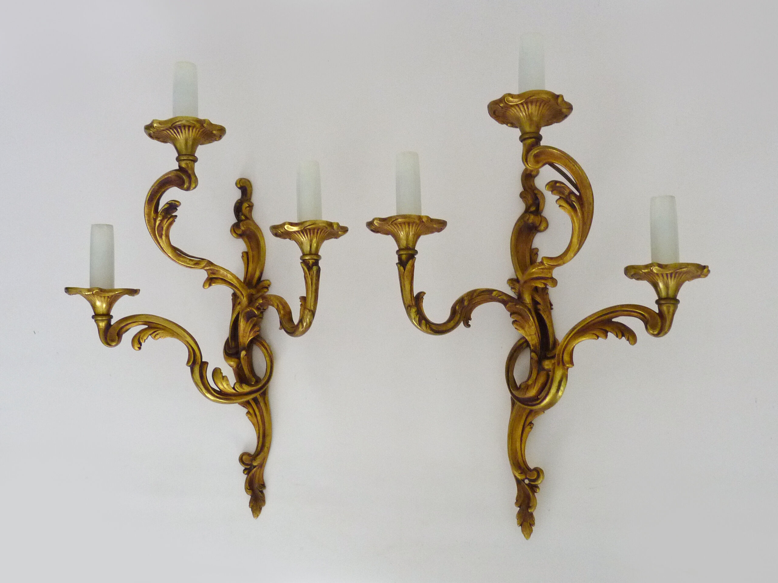 Pair of bronze sconces acanthus leaves with 3 fires Louis XV style