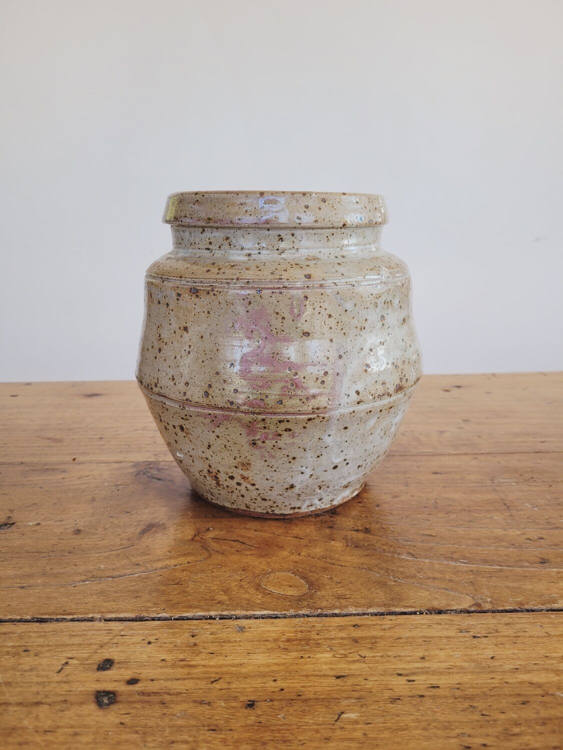 Vase / pot sandstone pyrity
