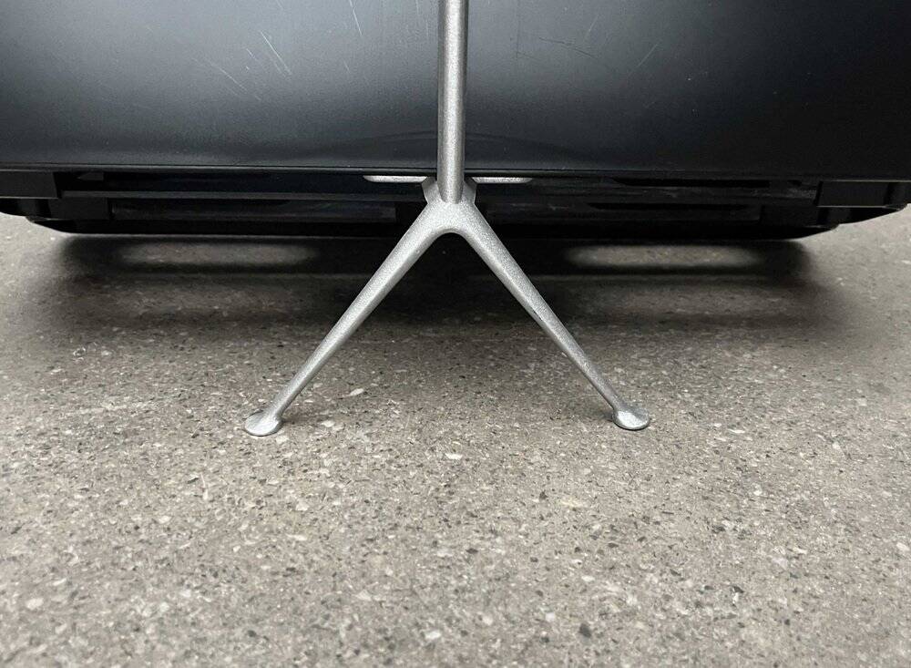 Postmodern Italian magazine rack by Andries & Hiroko Van Onck for Magis, 1980s.