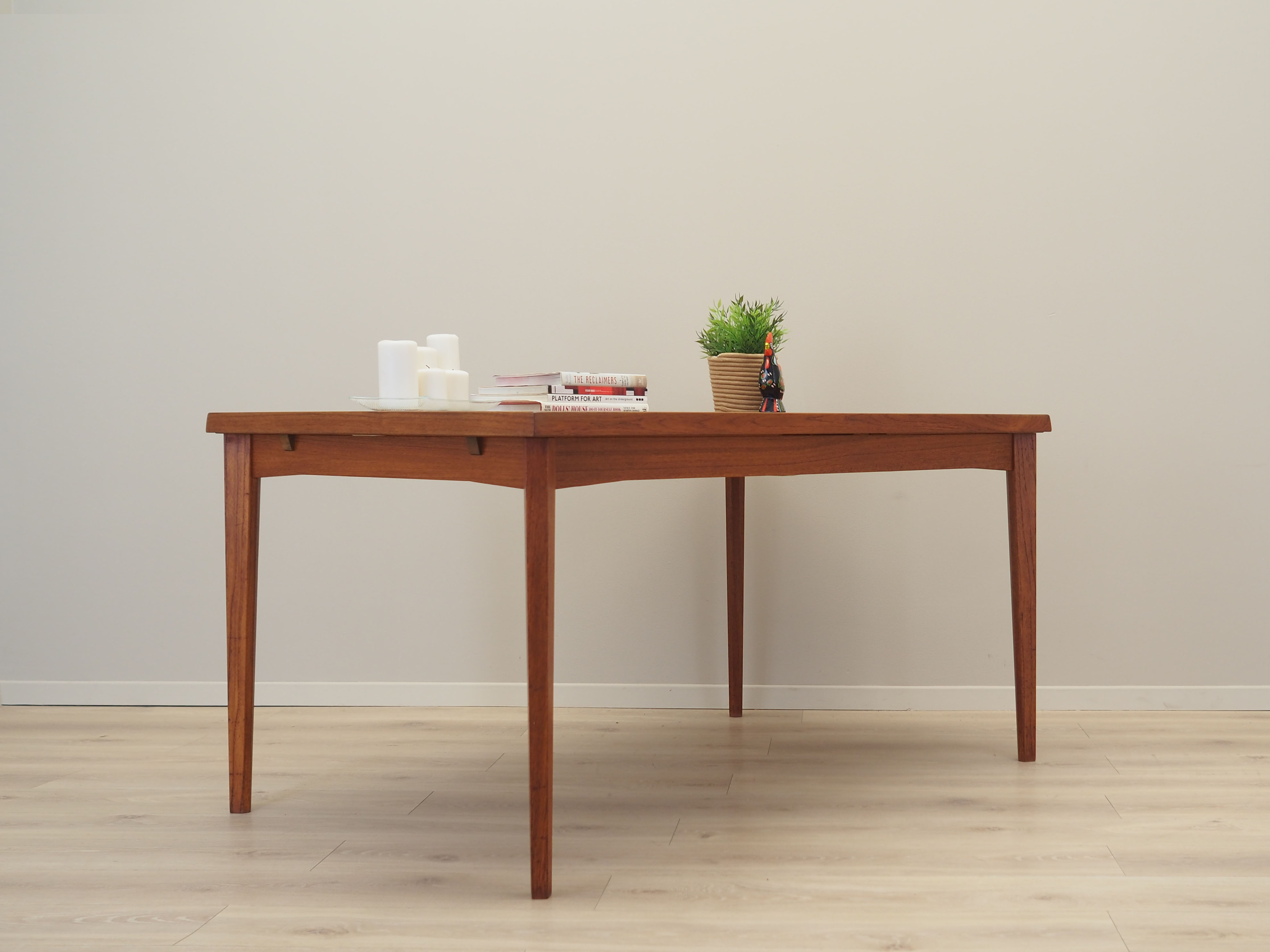 Table en teck, design danois, années 60, fabriquée au Danemark