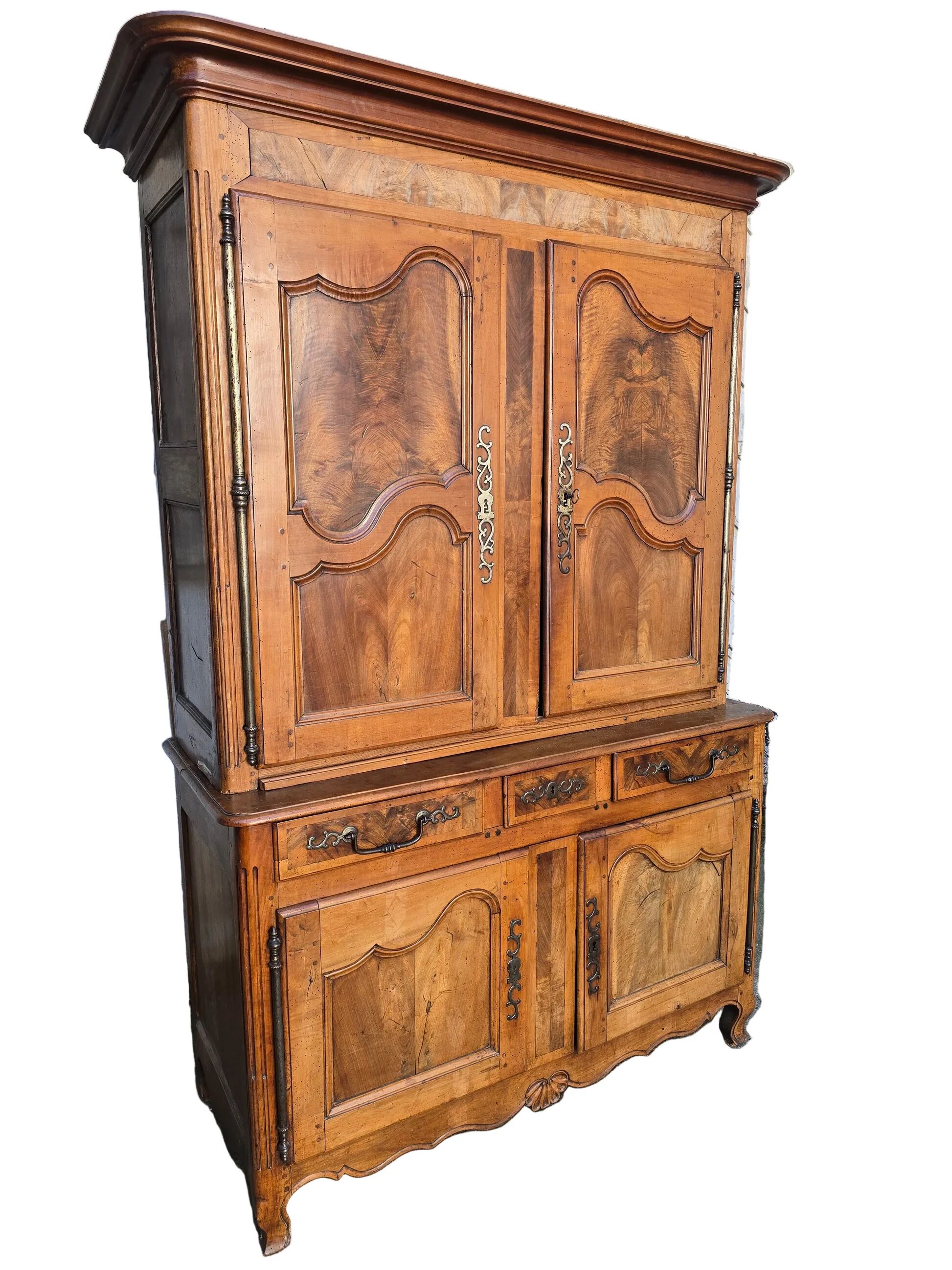 Louis XV two-body buffet in solid walnut – 18th century