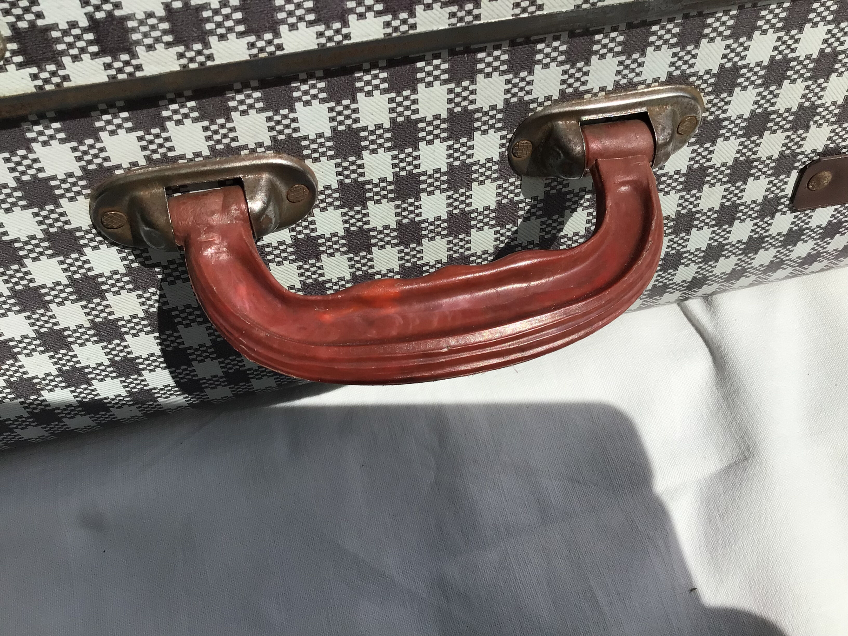 Suitcase cardboard tiles corners brown red