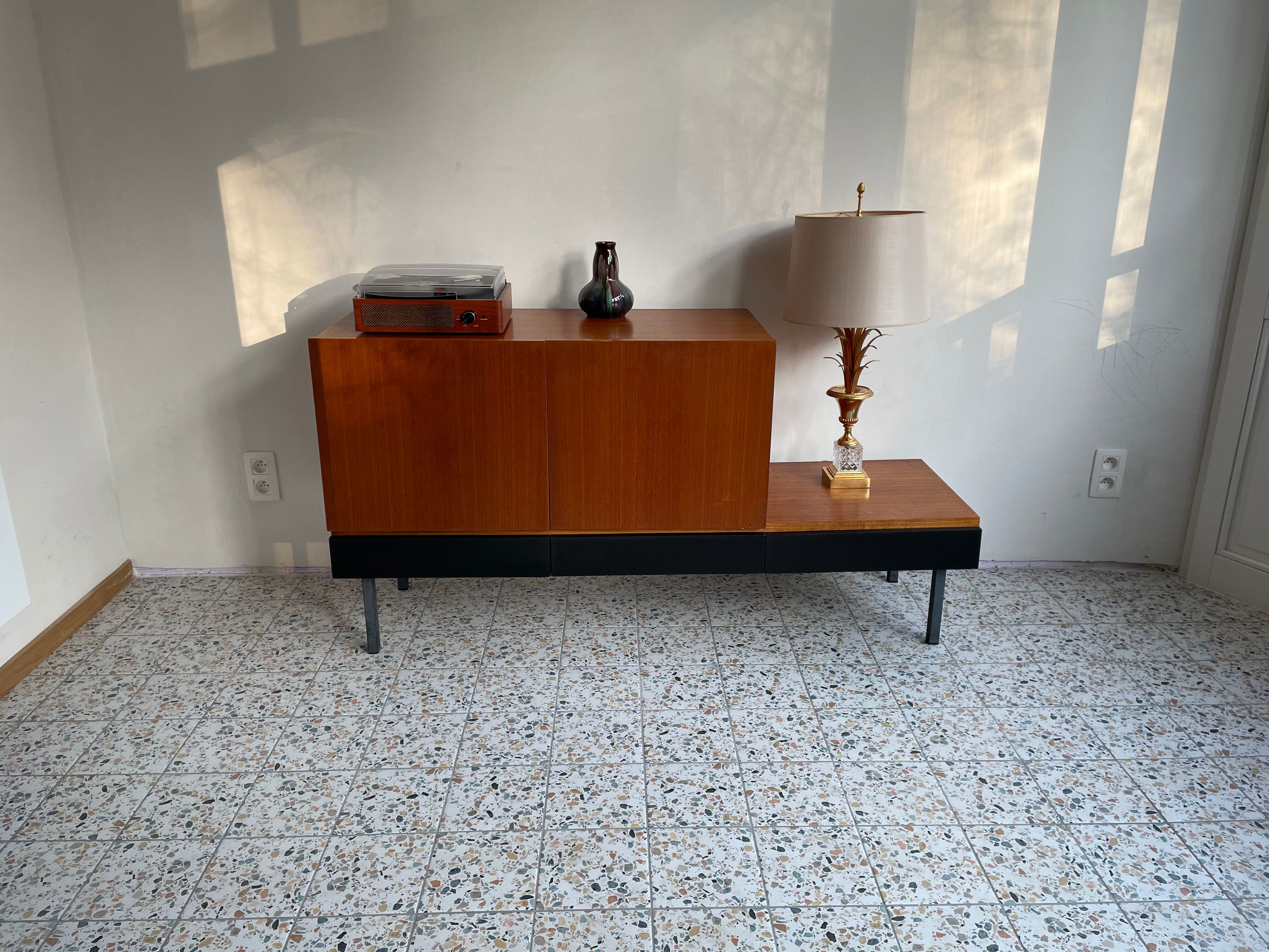 Asymmetrical vintage teak row