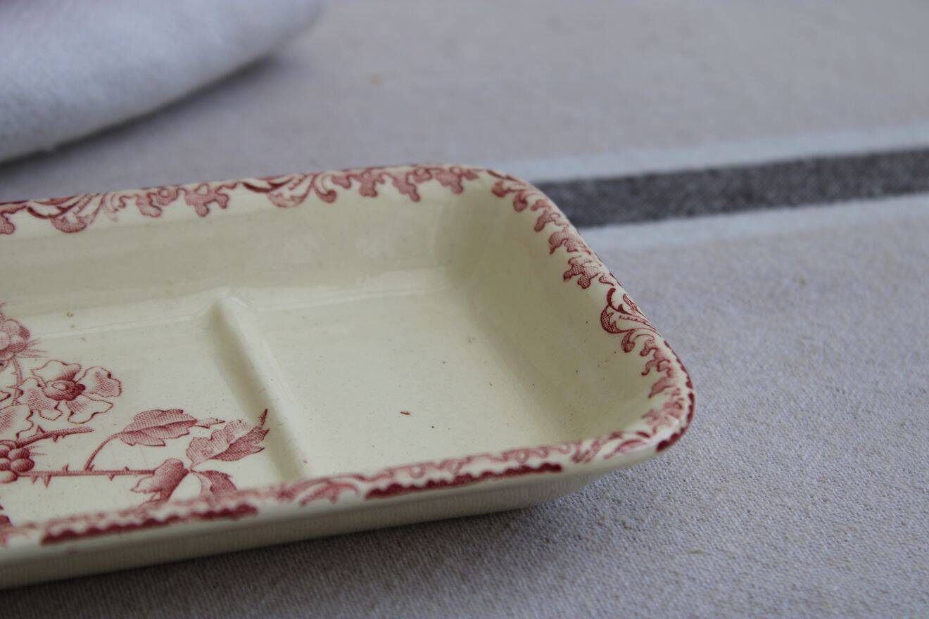 Ceramic soap dish