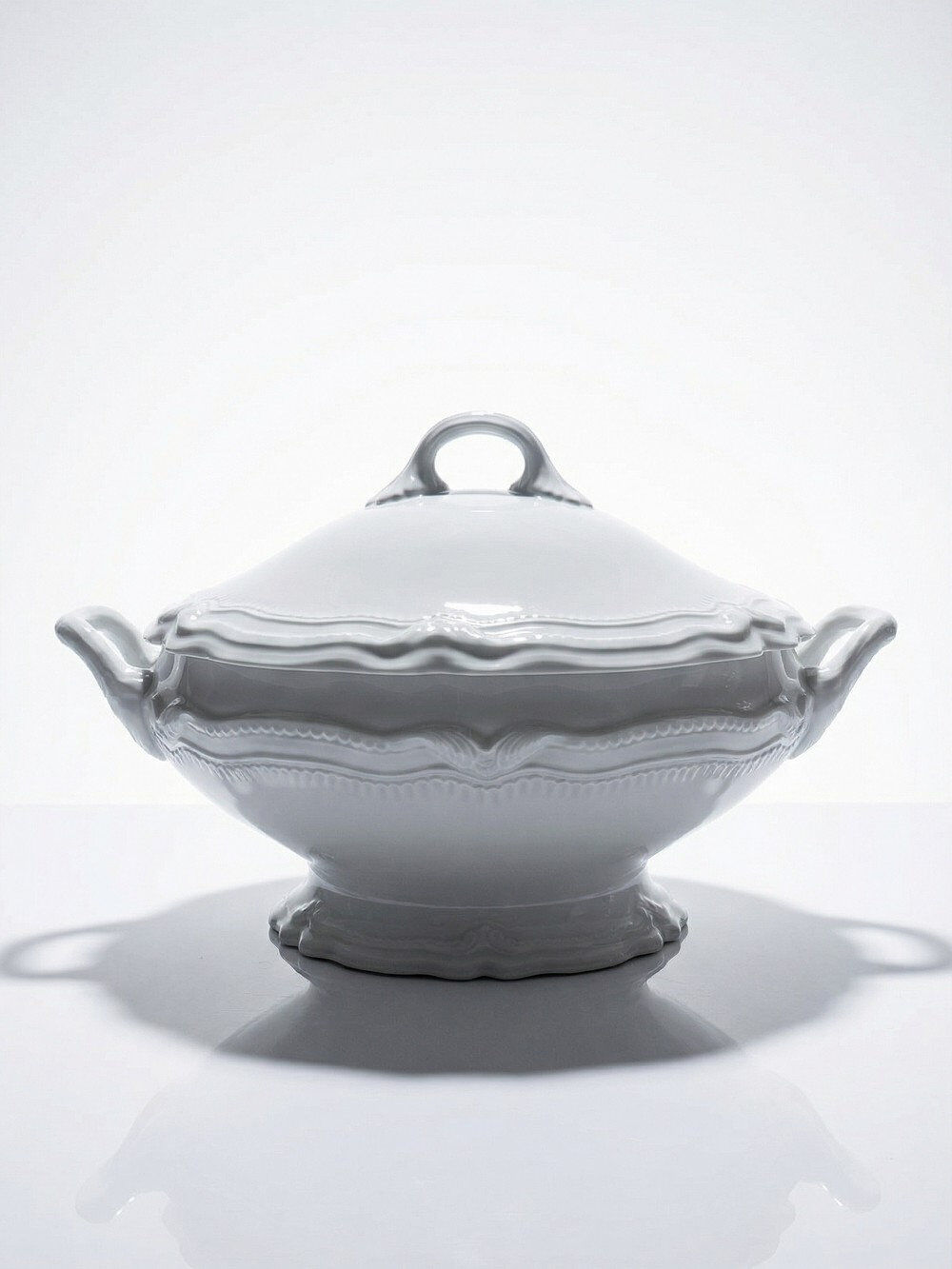 White fine porcelain soup tureen/vegetable dish from Limoges attributed to Barnardaud, vintage.