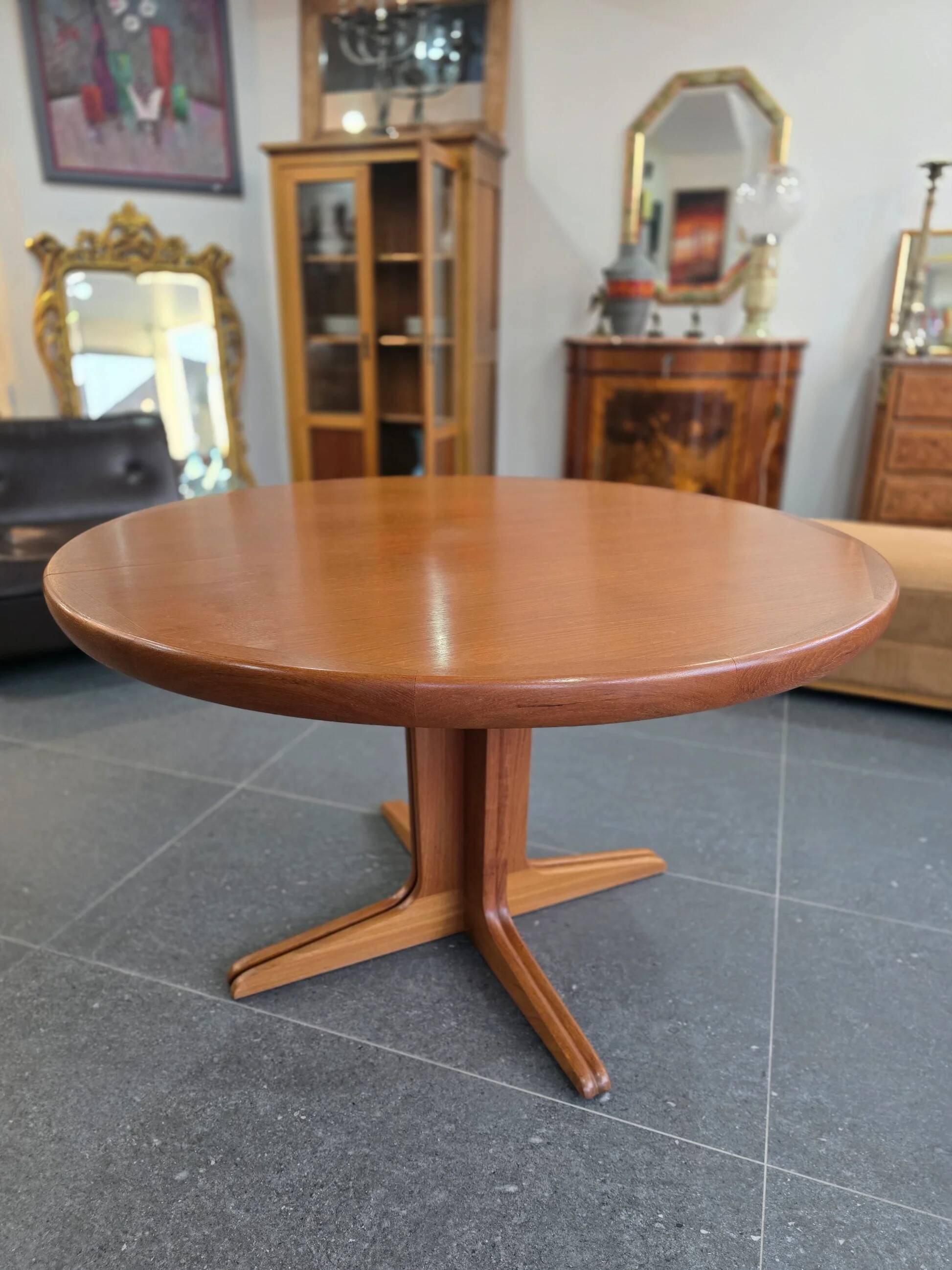 Extendable teak round table – vintage Scandinavian design – Ø120 cm + 2 extensions