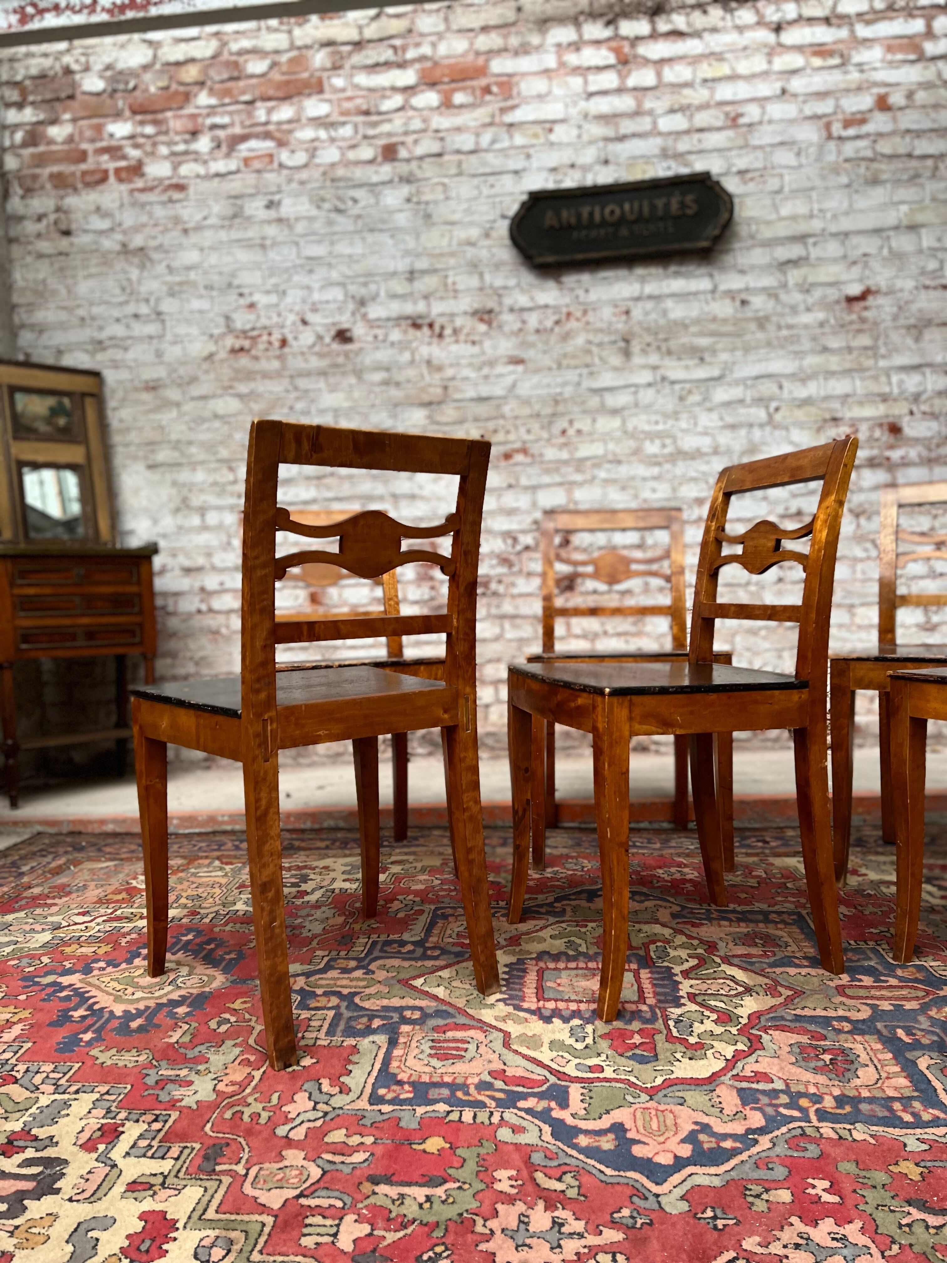 Suite de six chaises en bois naturel XIX eme siècle
