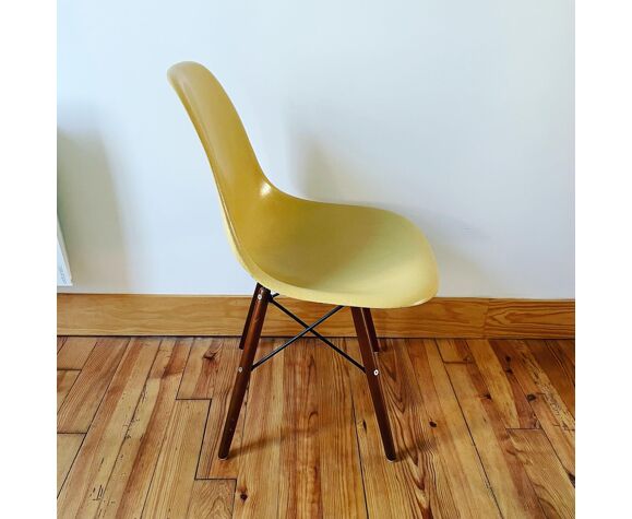 Charles Ray Eames Dsw Chair 1977 American Edition By Herman Miller Selency Charles Ray Eames Dsw Chair 1977 American Edition By Herman Miller Selency