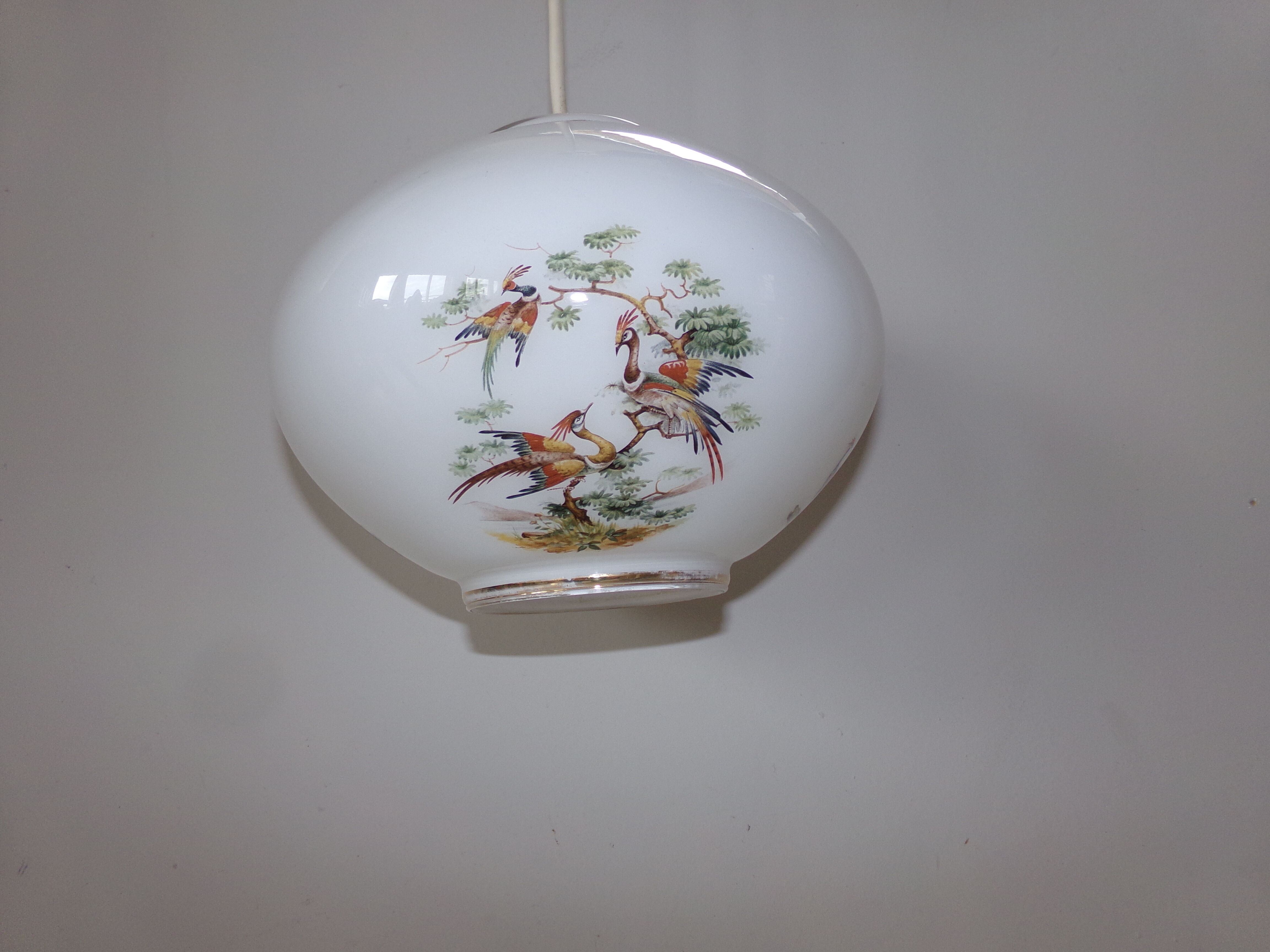 Suspension en opaline blanche décor oiseaux
