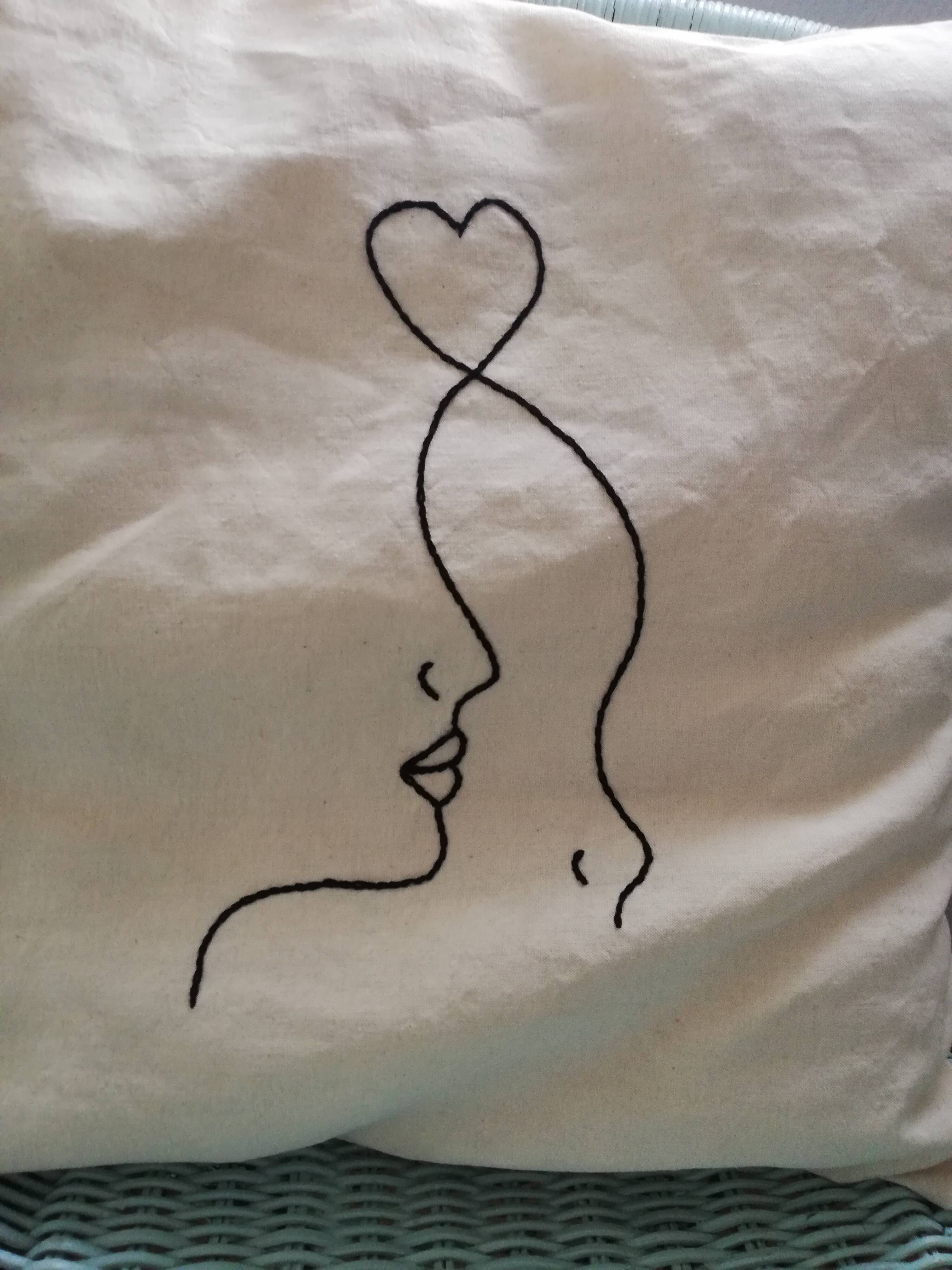 Continuous drawing cushion