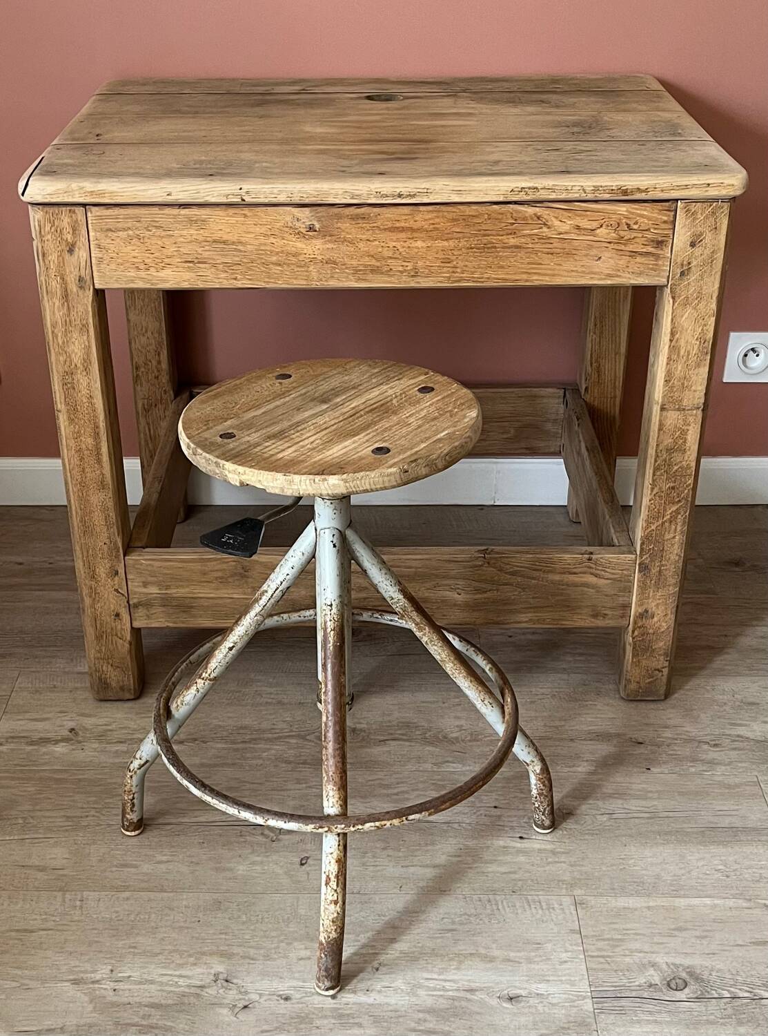 Small workbench made of solid oak