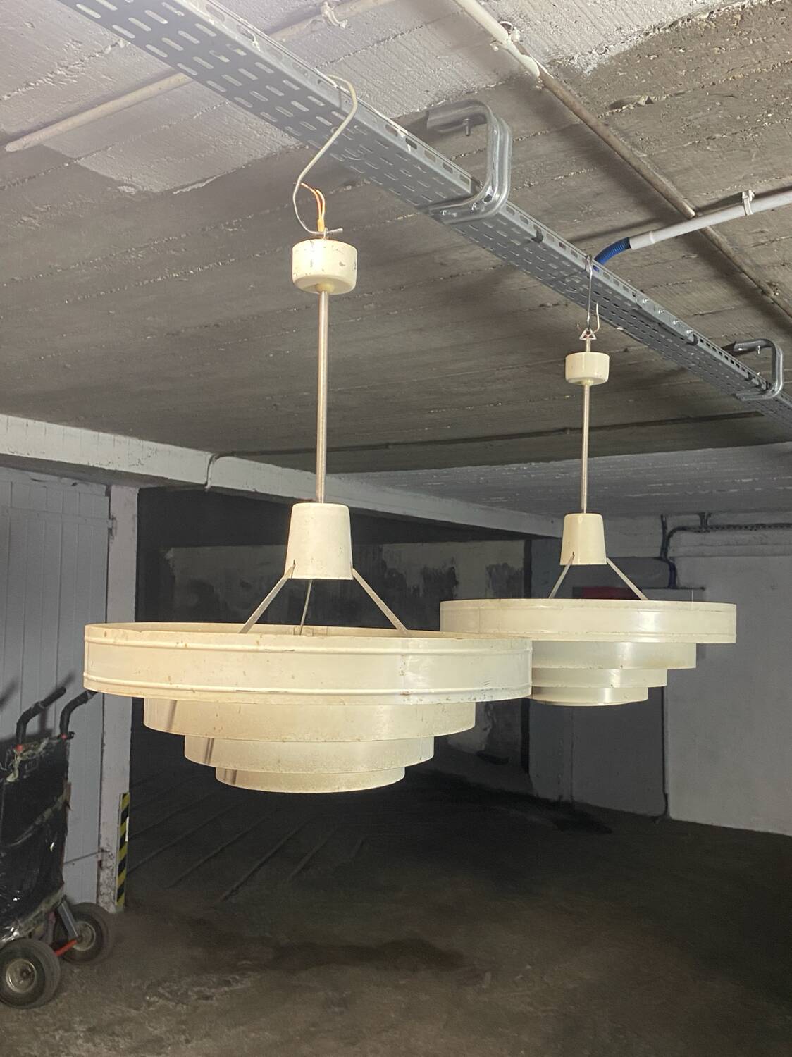 Vintage 1960s Metal Pendant Light – Design