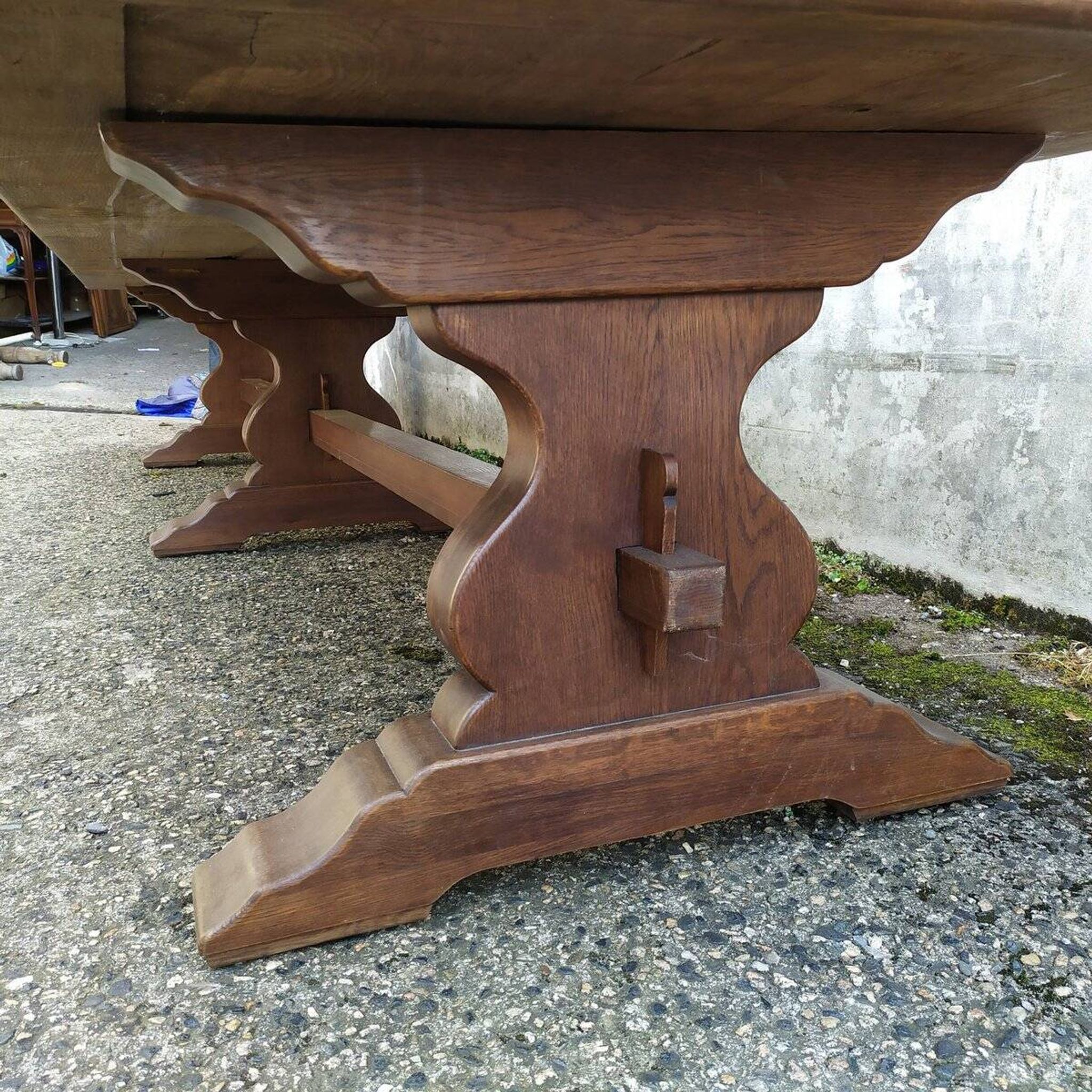 Table de conférence monastère chêne