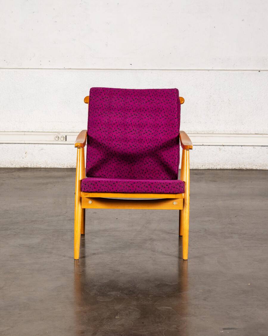 Boomerang armchair in mauve fabric