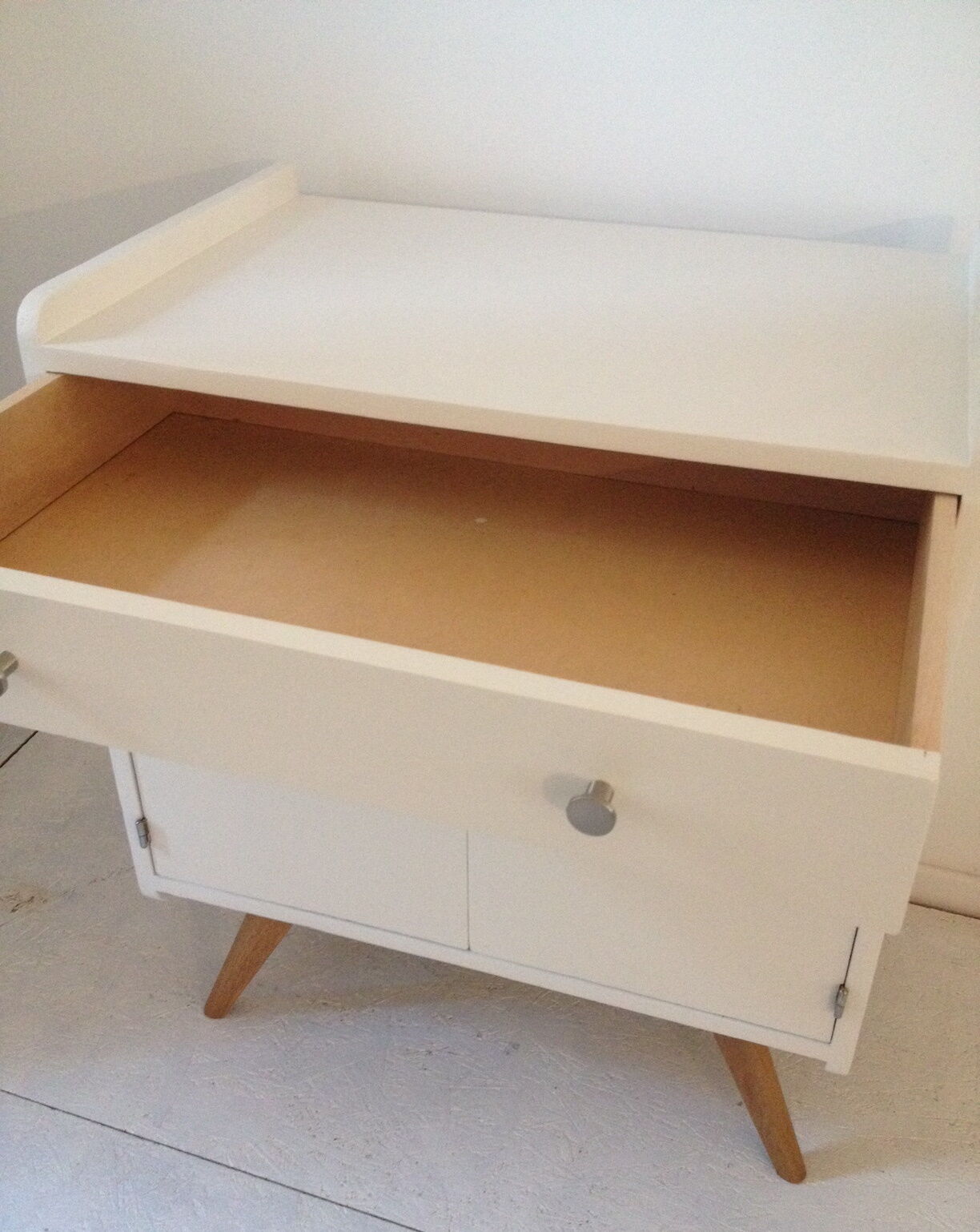 Furniture vintage compass feet