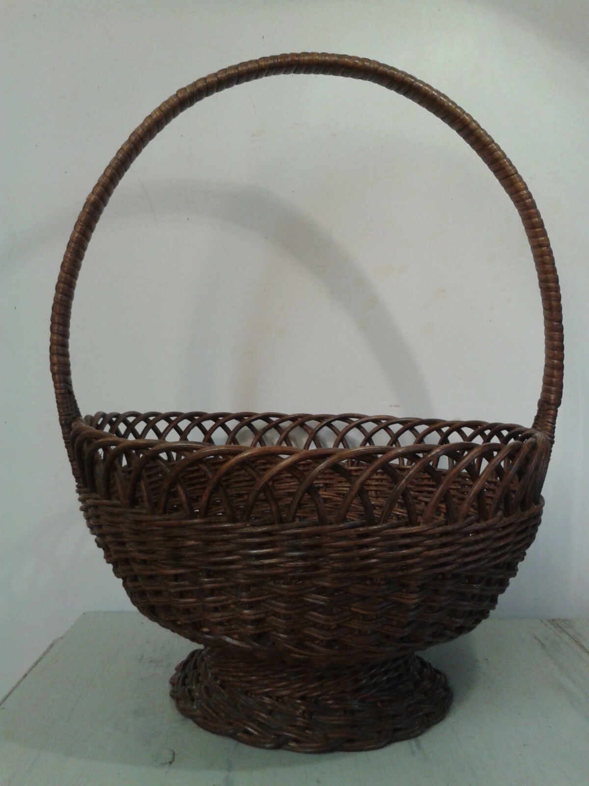 Former basket on foot