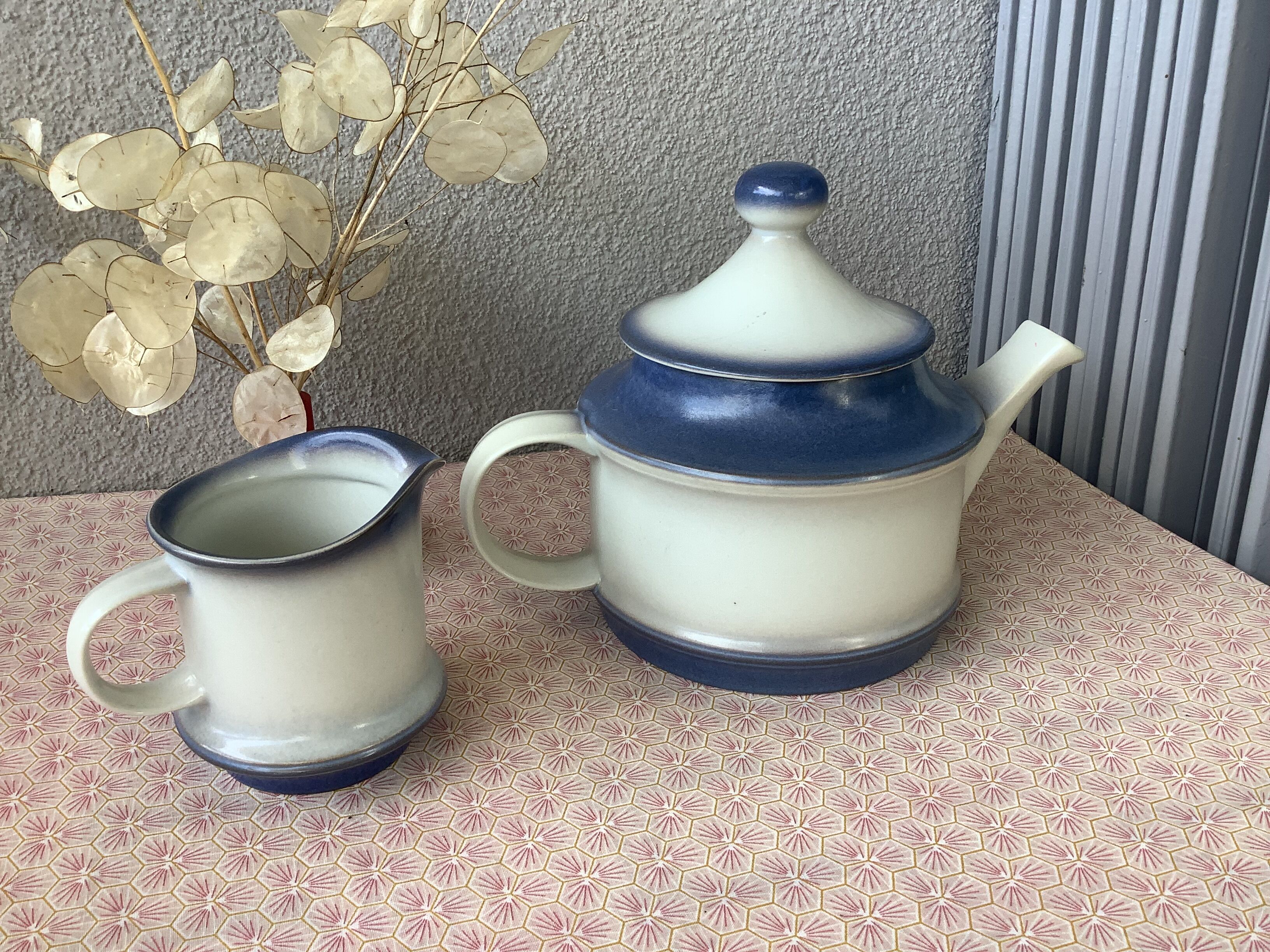 Teapot Goebel country Auvergne - Oeslauer Manufaktur and milk jug