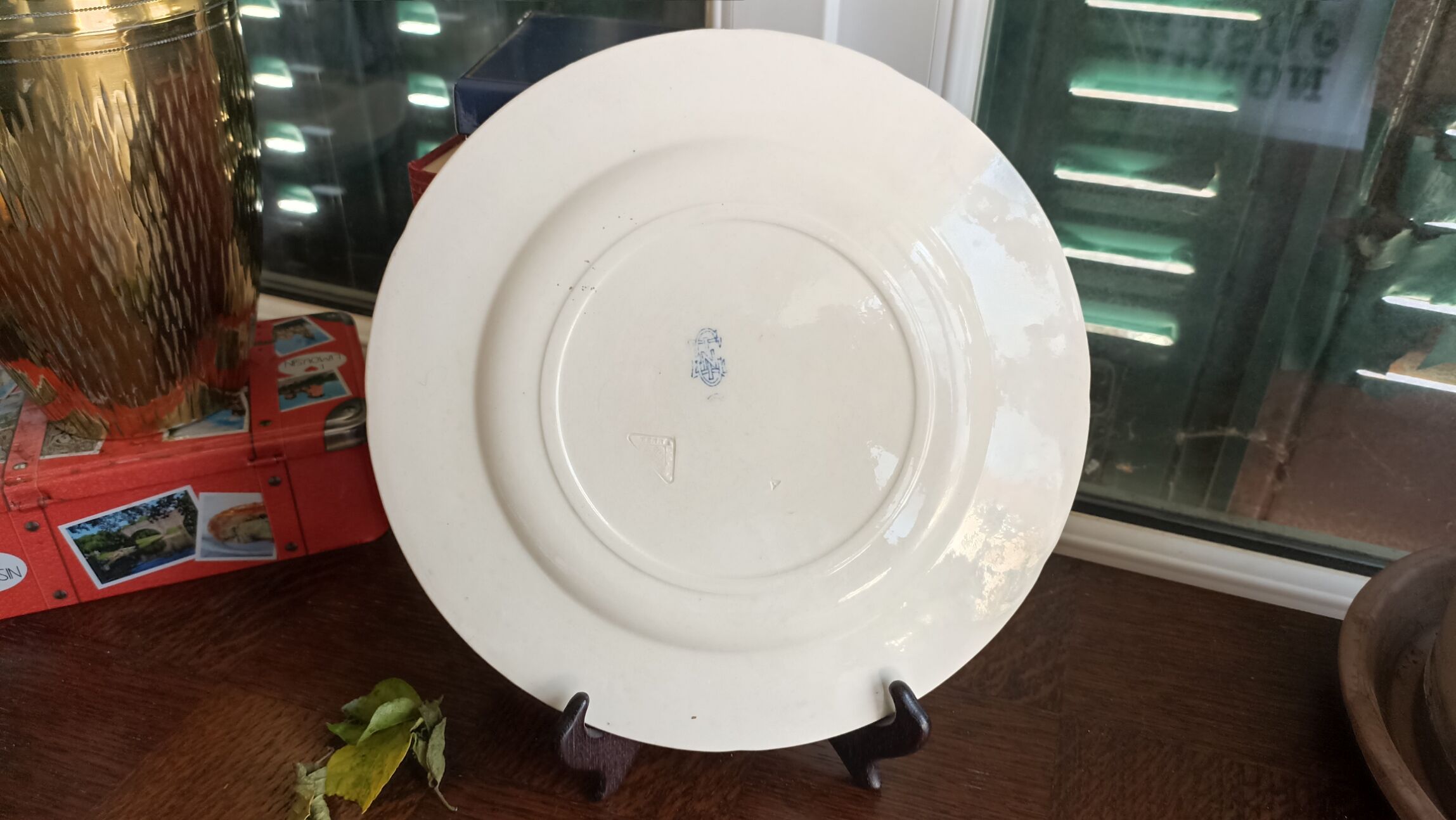 Gien plate in ivory iron - Saint-Quentin - WWI