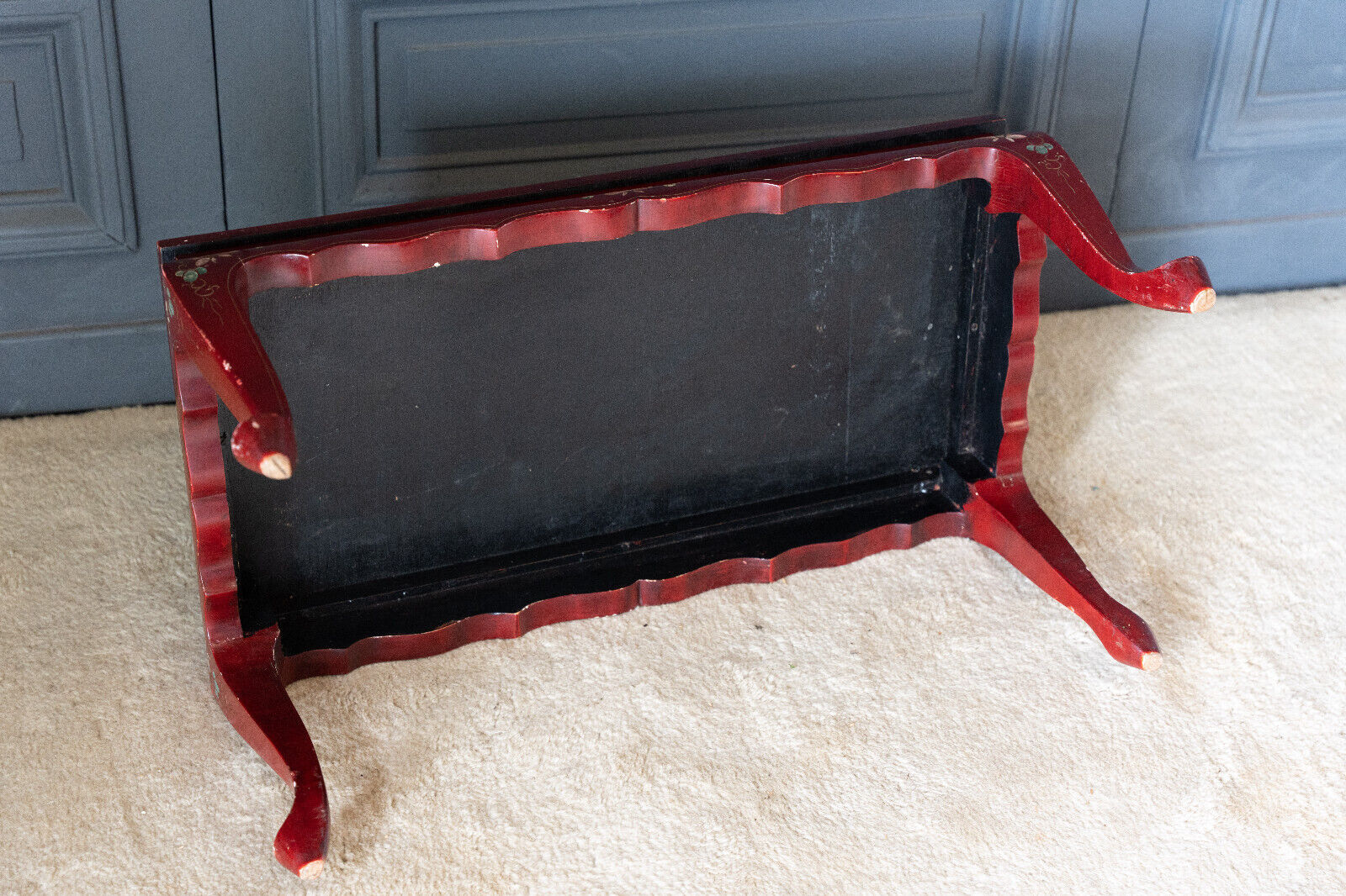 Lacquer coffee table 1960 China red background character decoration