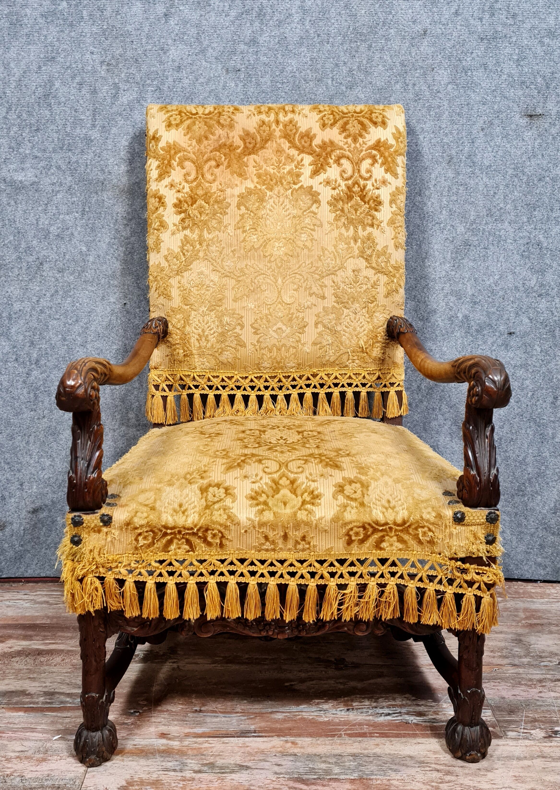 Large armchair with high Renaissance back in solid walnut around 1850-1860