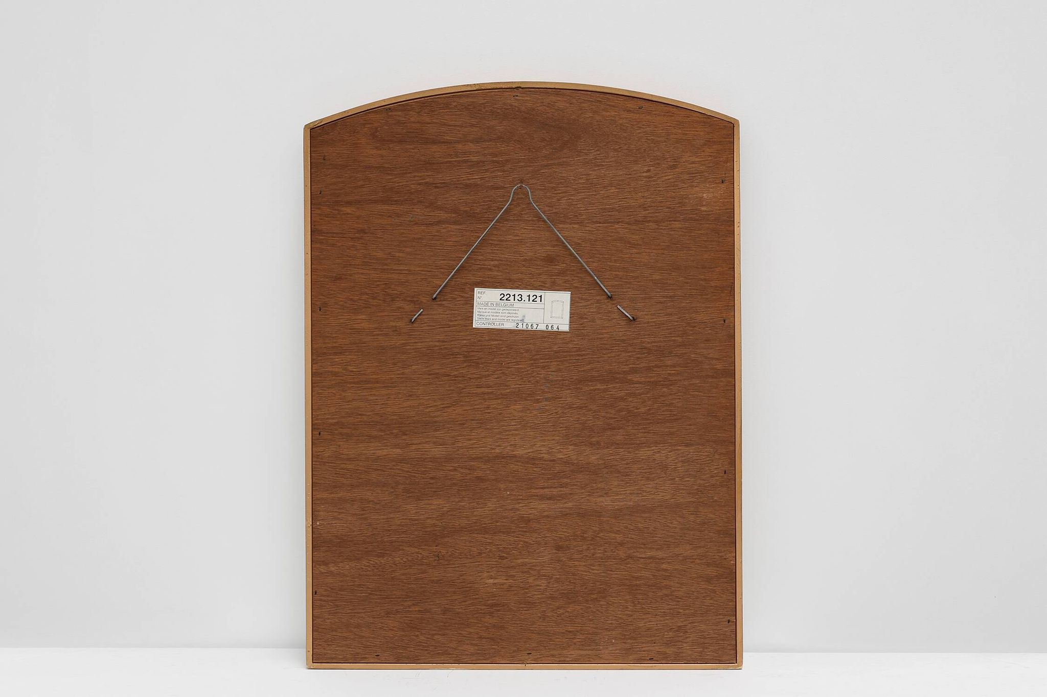 Mirror by Deknudt with marbled fume glass side panels in gilded wooden fram