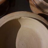 Soup bowls with lid and stoneware handles