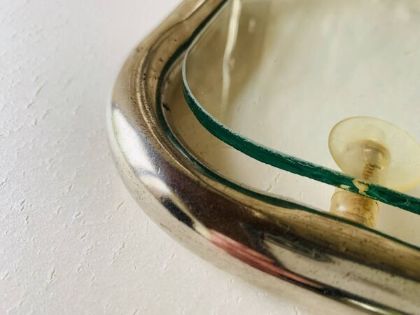 Table d'appoint en verre et laiton avec porte revues, circa 1970