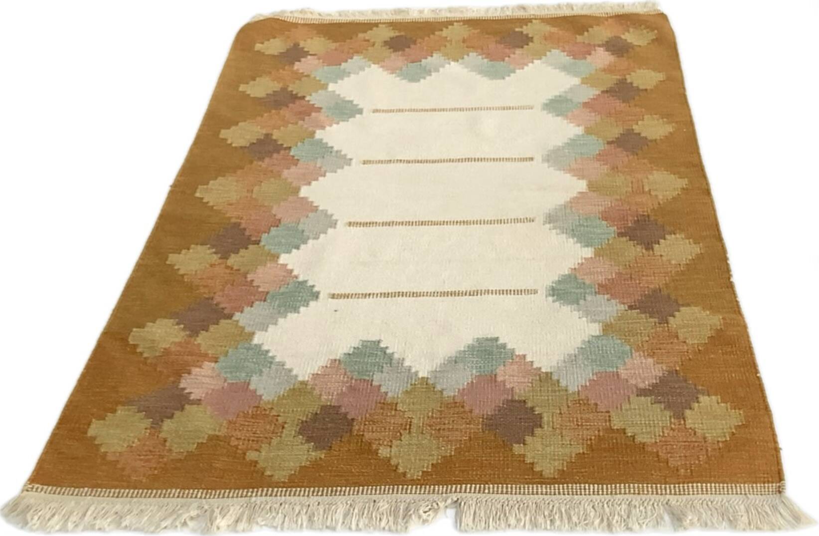 Swedish Flat-Weave Kilim Rölakan Rug Honey dominant colours, Ornamental 1960-70s