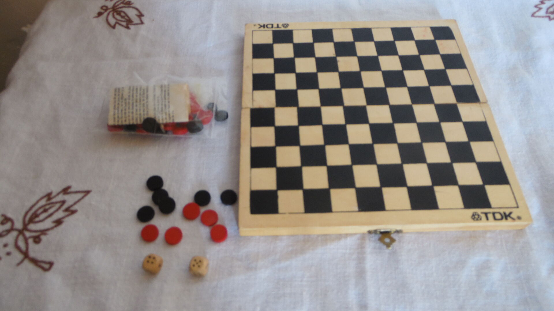 Checkers game and backgammon travel wood