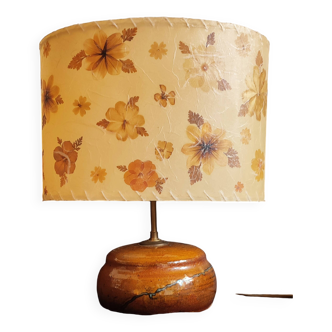 Table lamp with natural flowers