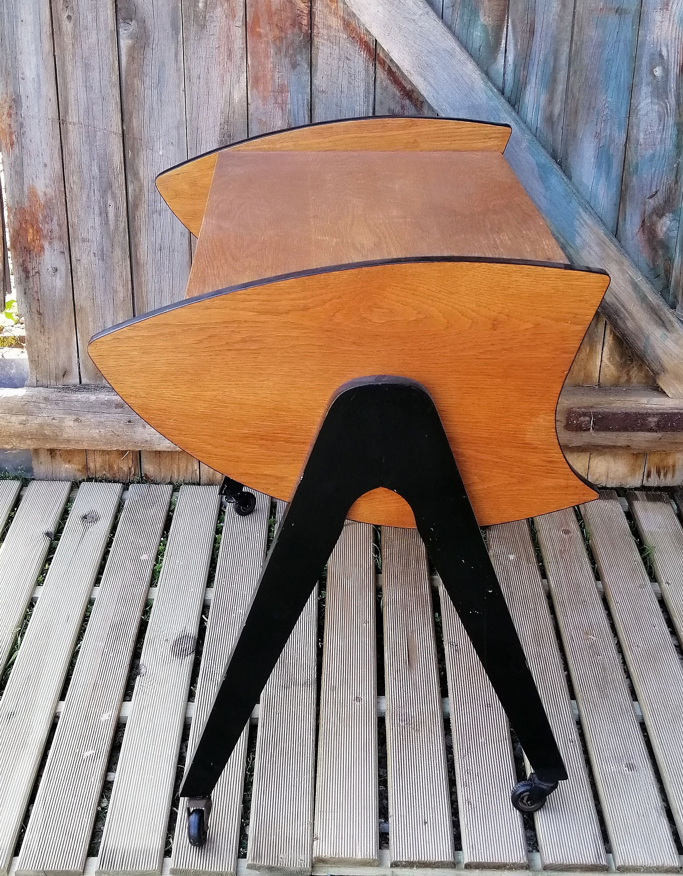 Console table on roulette