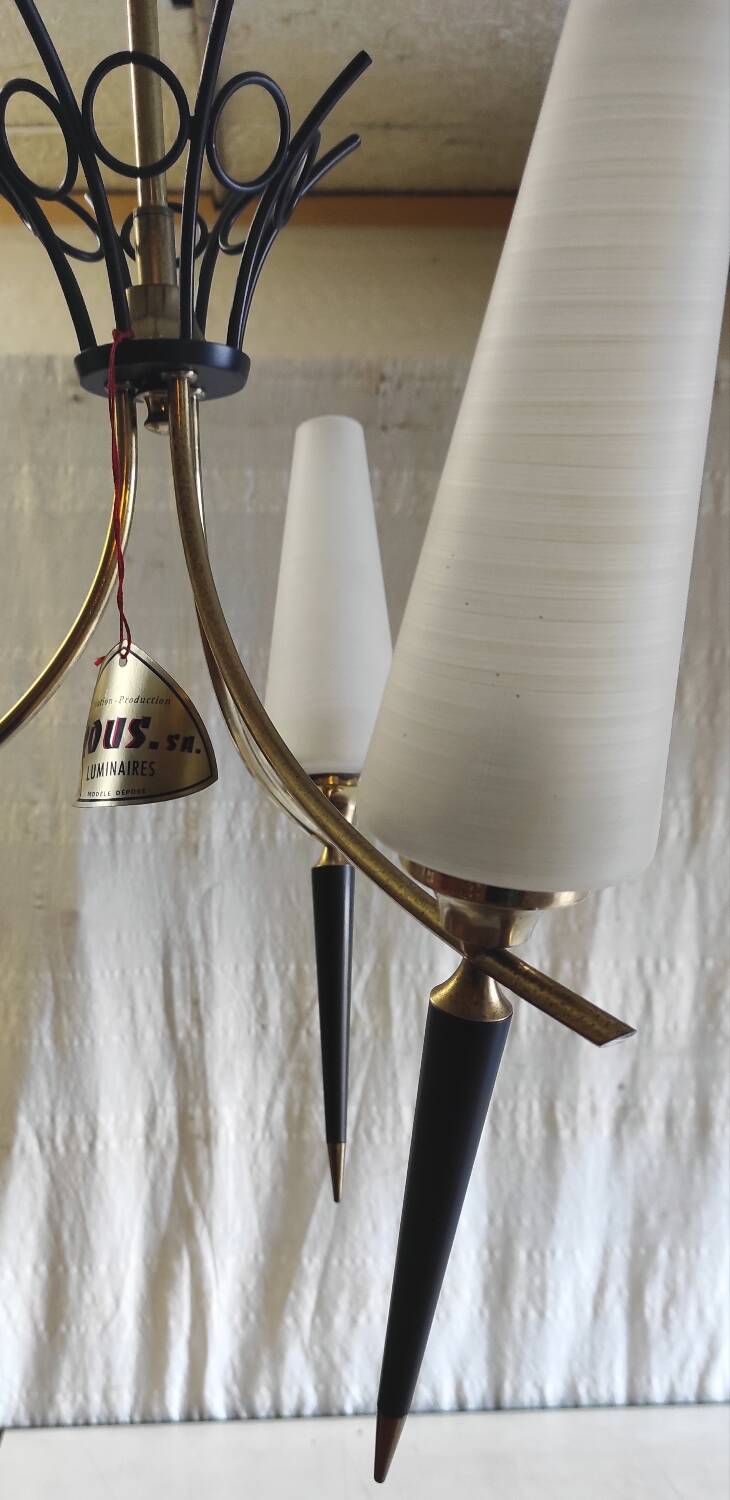 Modernist chandelier with 3 lights in gold and black metal, opaline tulip - 50s
