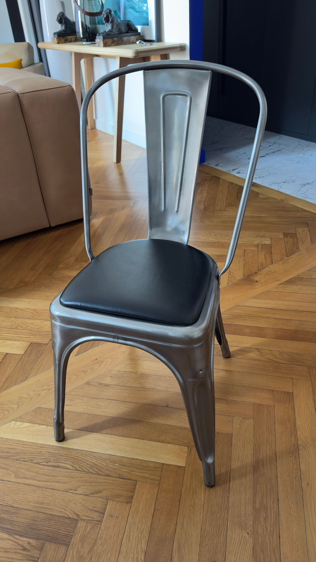 8 chaises modèle A Tolix