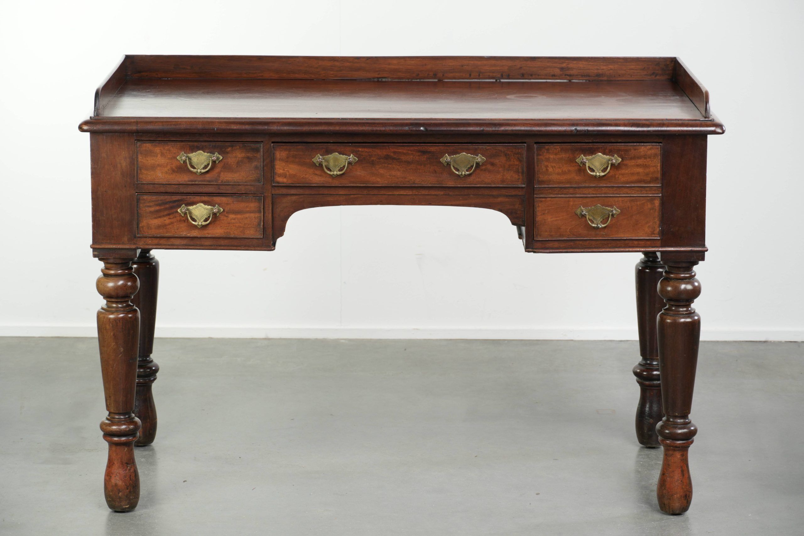 Elegant antique English desk / writing table from the mid-19th century