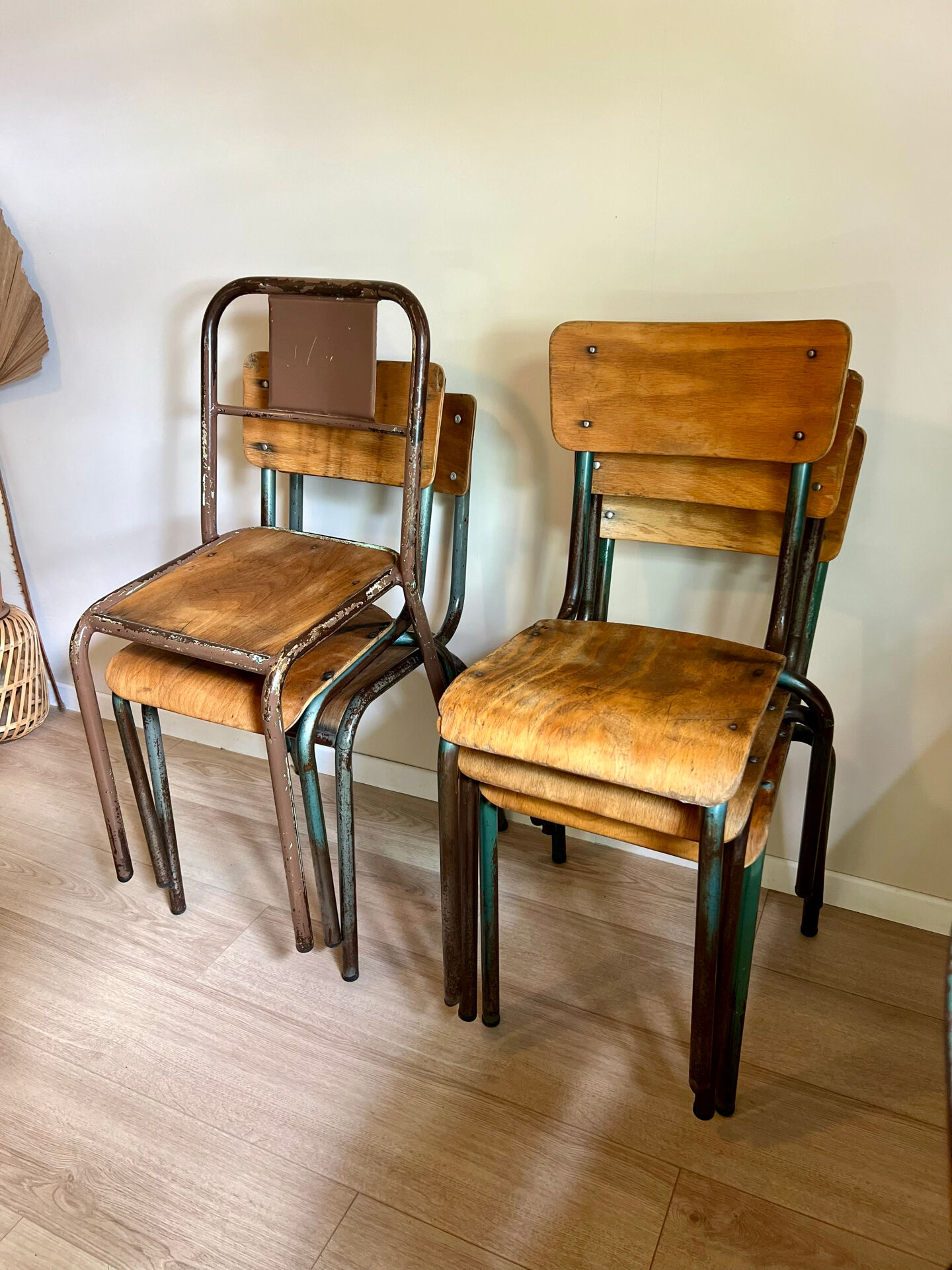 Lot de 6 chaises d’école rénovées 
