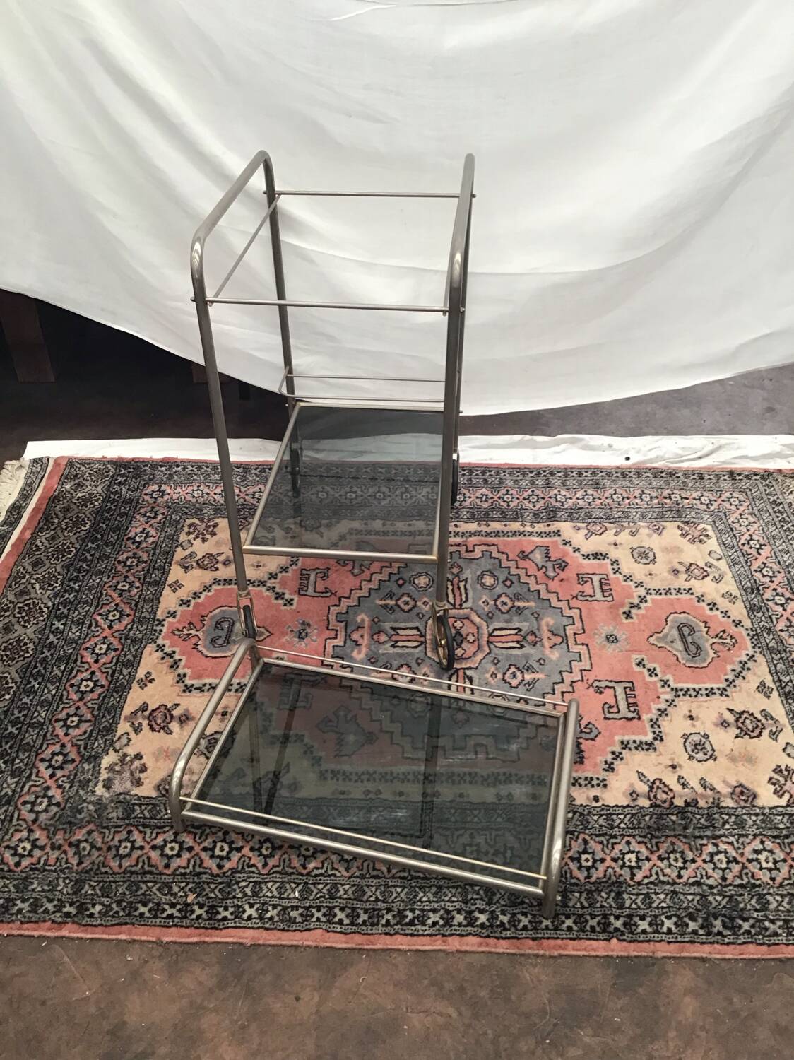 Dessert on wheels with removable tray in chrome metal and smoked glass