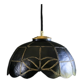 Handmade suspension in mother-of-pearl recycled in black paint, delivered with ceramic socket