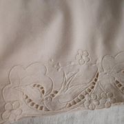 Drap broderie hirondelle, colori  rose"nude"