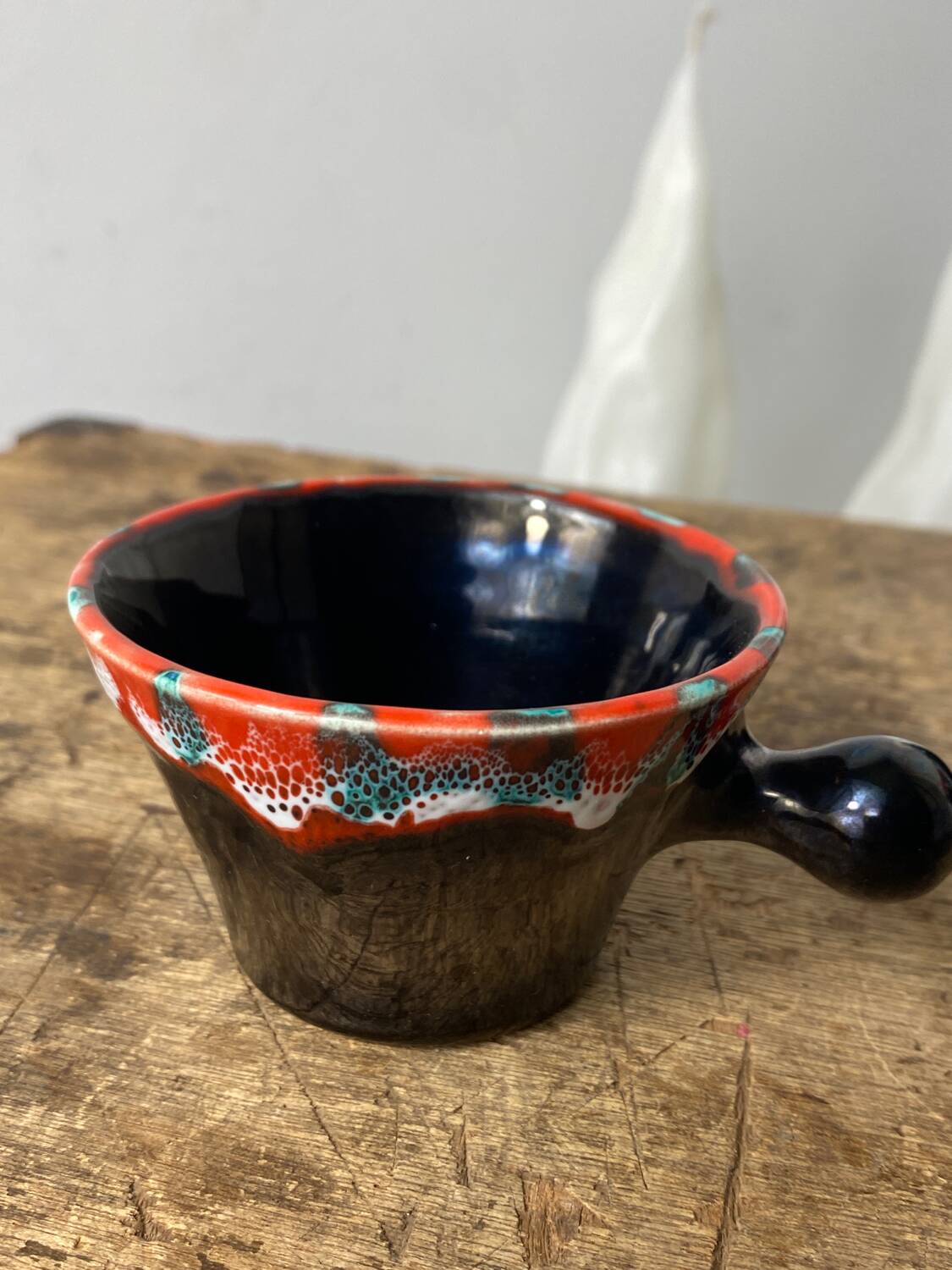 Deux tasses Vallauris céramique irisée