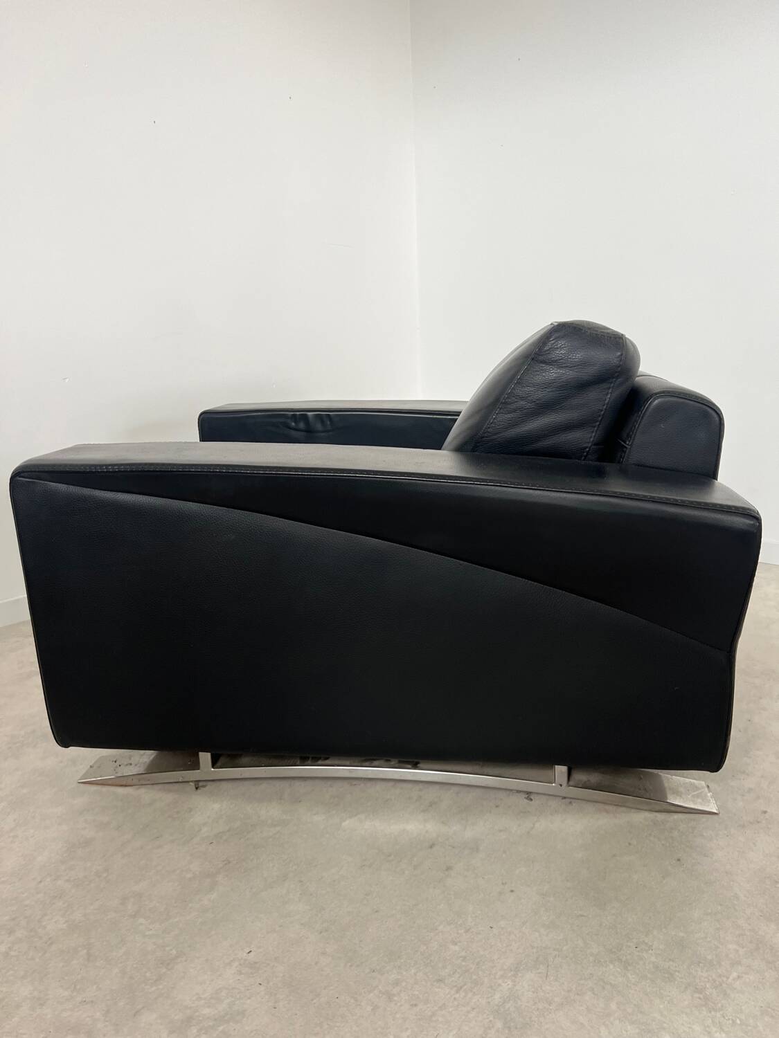 Lot 2 roche bobois designer leather armchairs 80s vintage custom aviator shape