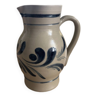 Alsatian sandstone pitcher Anne Ehret