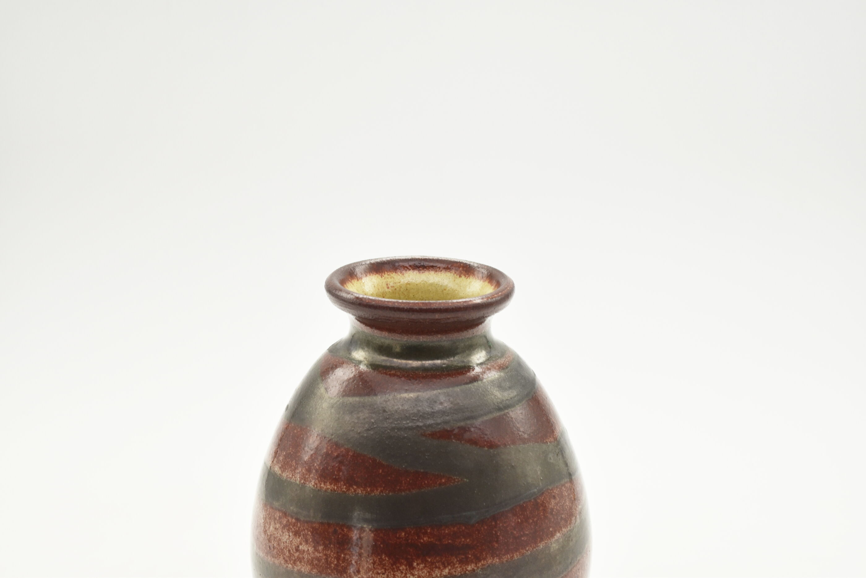 Accolay ceramic vase