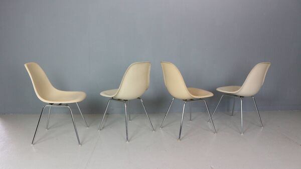 Ensemble de 4 chaises « H-Base » blanc cassé de Charles & Ray Eames pour Herman Miller, 1960