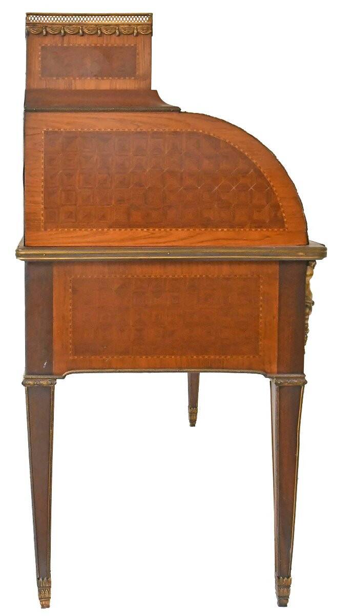 Bureau à cylindre de style Louis XVI en marqueterie