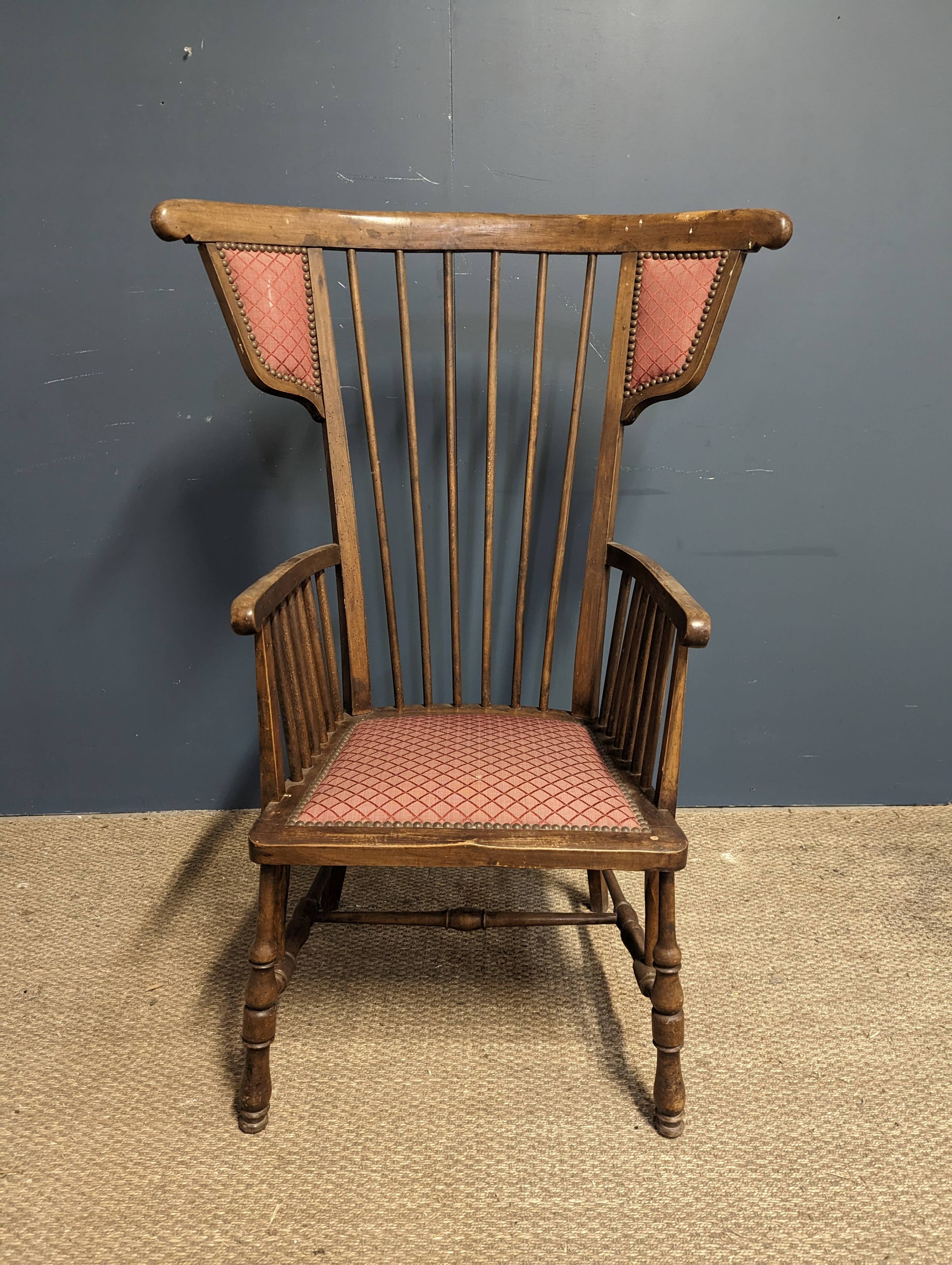 Fauteuil à dossier et oreilles style Art & Craft, début XXe