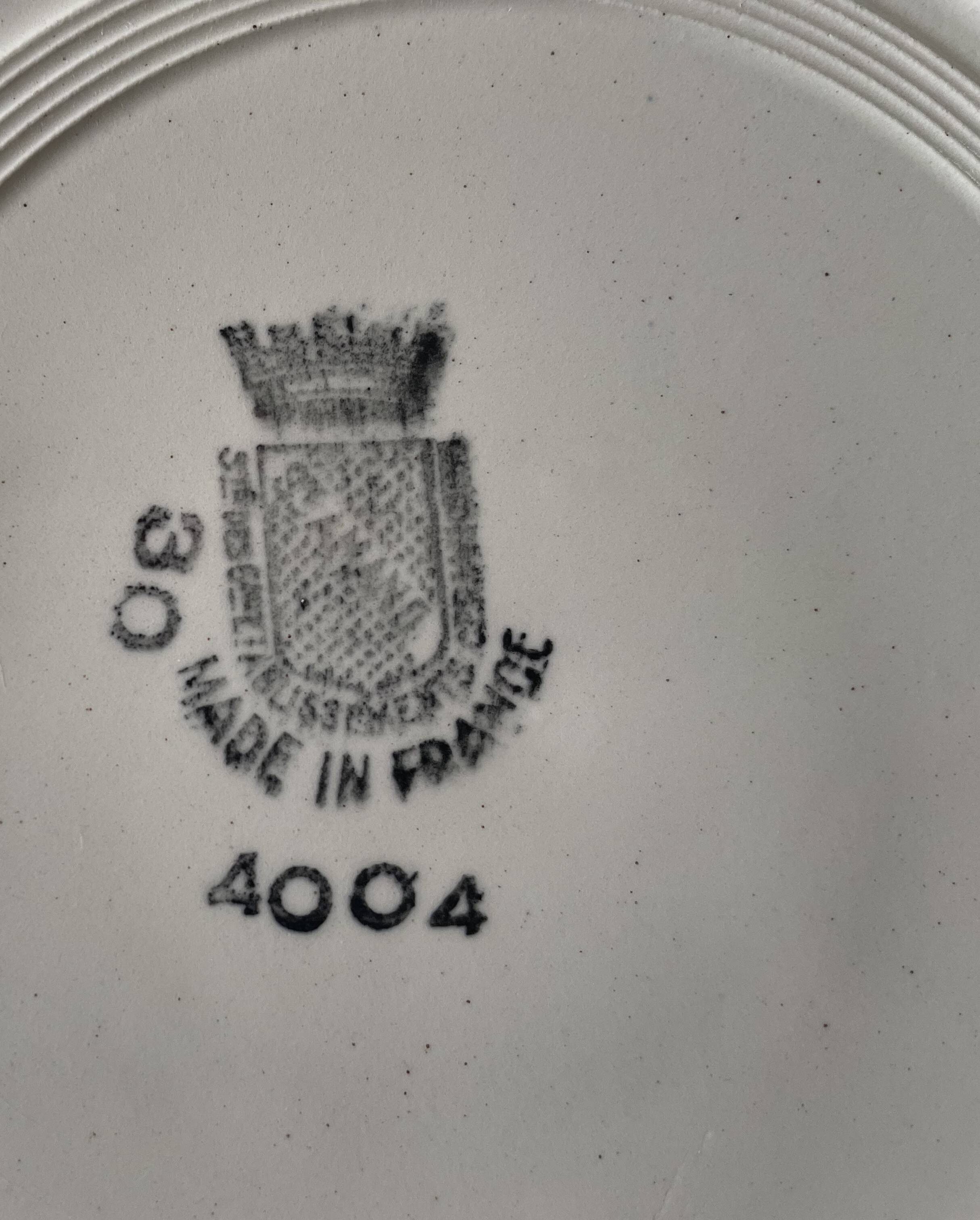 8 antique flat plates in Saint-Amand earthenware (Nord)