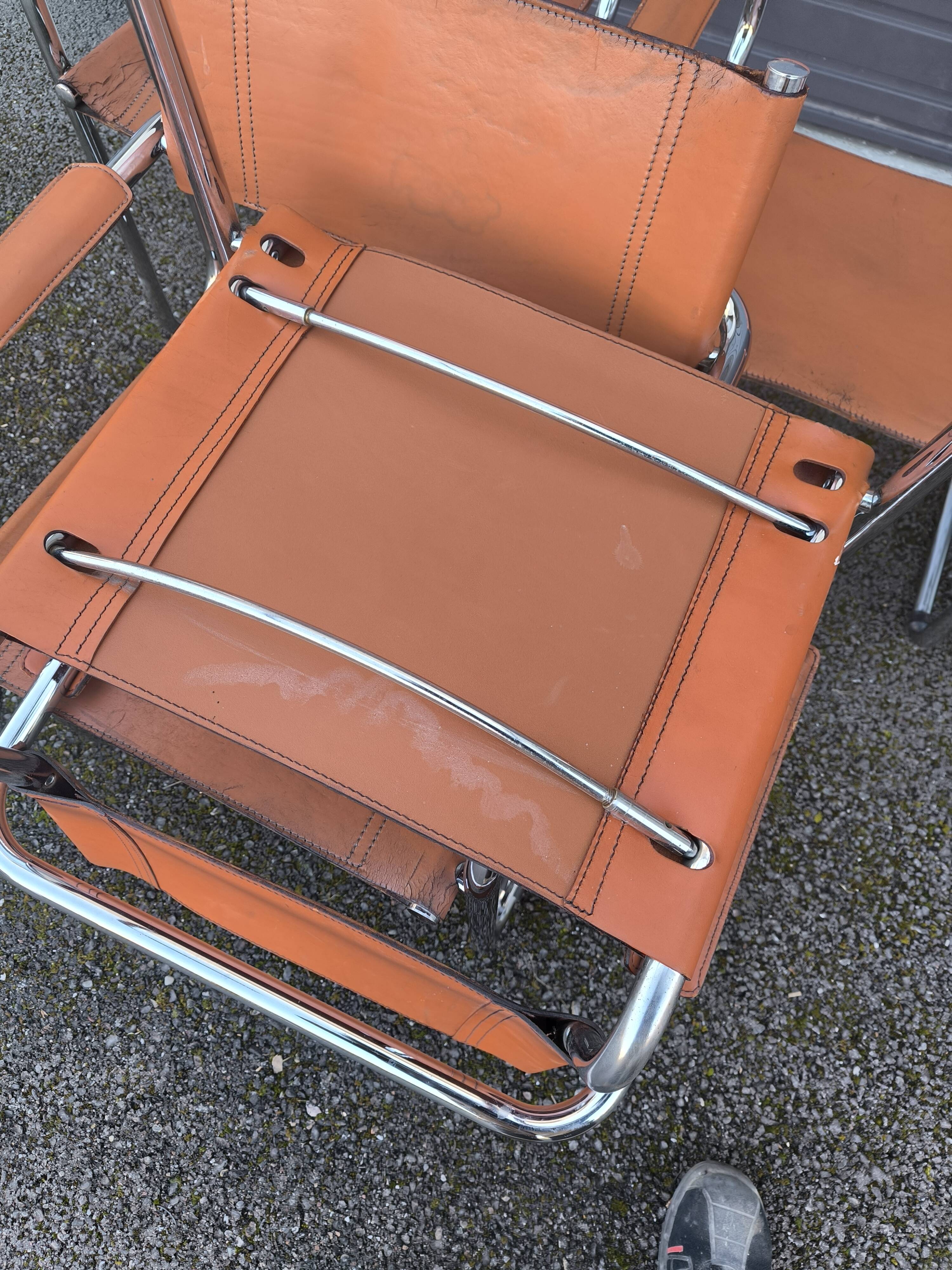 Cantilever chairs in the style of Matteo Grassi